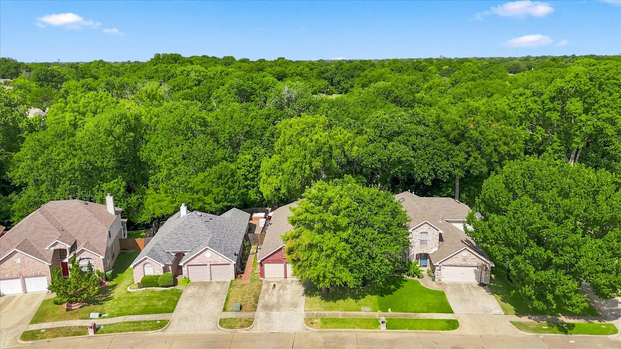 Single Family Residence For Sale in Dallas County , 1621 Nicole Lane, Garland, Texas 75040, 3 Bedroom, 2 Bathroom, 2 Garage spaces, 1,960 Sqft, built in 1999, mls#21358505, Real Estate Agent in Garland, Homes For Sale in Dallas county, Homes For Sale in Garland, Realtor in Garland Texas, Real Estate Brokerage Independent Realty Texas, Luminita Cordes Realtor