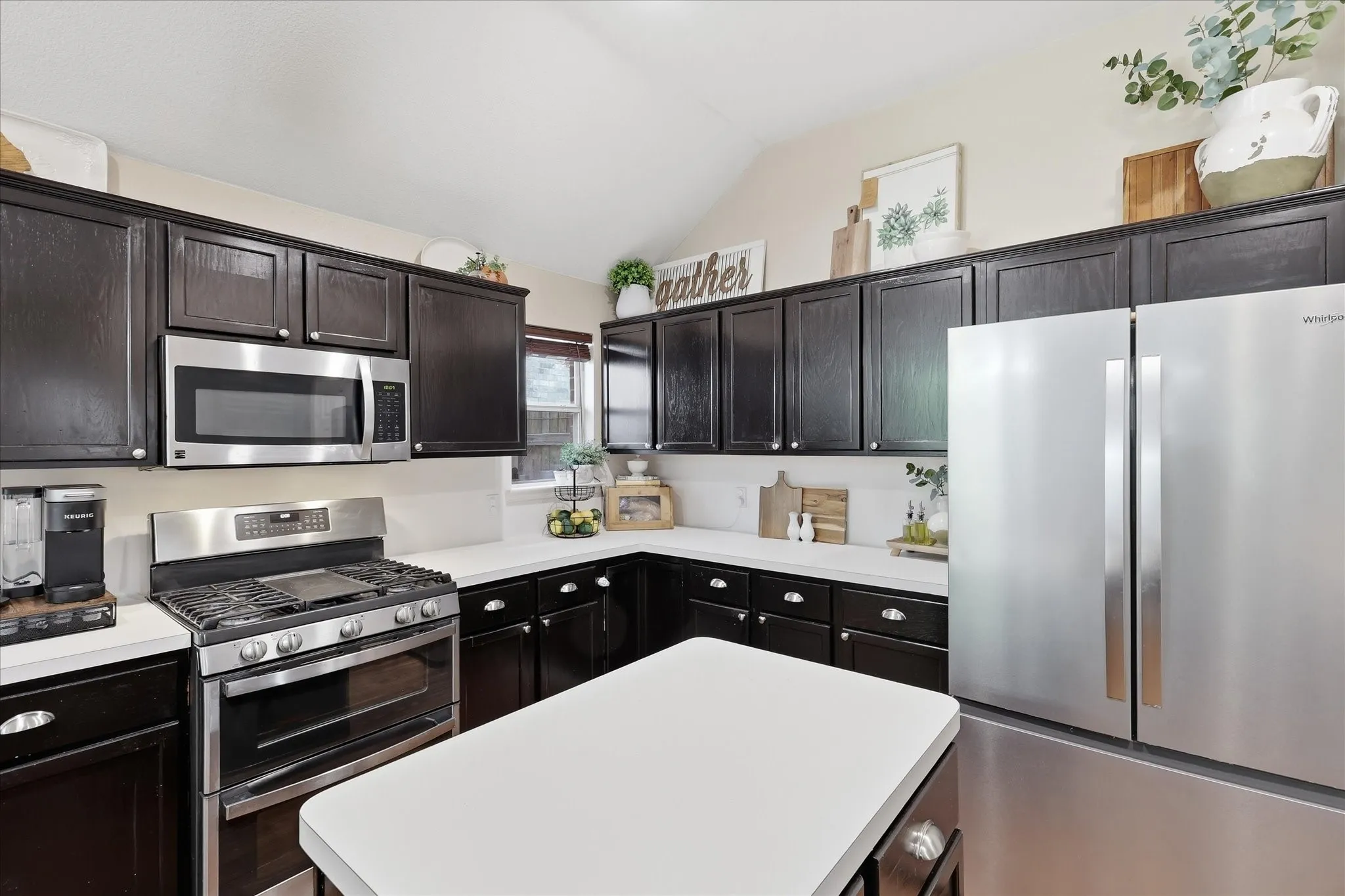 Single Family Residence For Sale in Dallas County , 1621 Nicole Lane, Garland, Texas 75040, 3 Bedroom, 2 Bathroom, 2 Garage spaces, 1,960 Sqft, built in 1999, mls#21358505, Real Estate Agent in Garland, Homes For Sale in Dallas county, Homes For Sale in Garland, Realtor in Garland Texas, Real Estate Brokerage Independent Realty Texas, Luminita Cordes Realtor