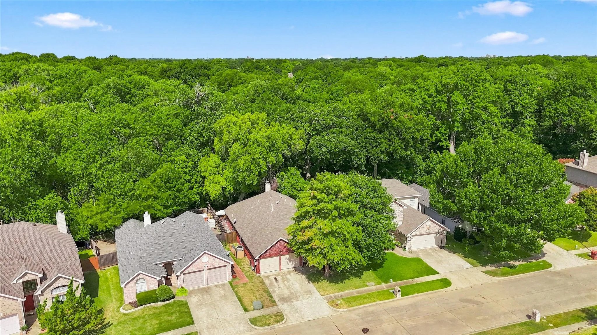 Single Family Residence For Sale in Dallas County , 1621 Nicole Lane, Garland, Texas 75040, 3 Bedroom, 2 Bathroom, 2 Garage spaces, 1,960 Sqft, built in 1999, mls#21358505, Real Estate Agent in Garland, Homes For Sale in Dallas county, Homes For Sale in Garland, Realtor in Garland Texas, Real Estate Brokerage Independent Realty Texas, Luminita Cordes Realtor