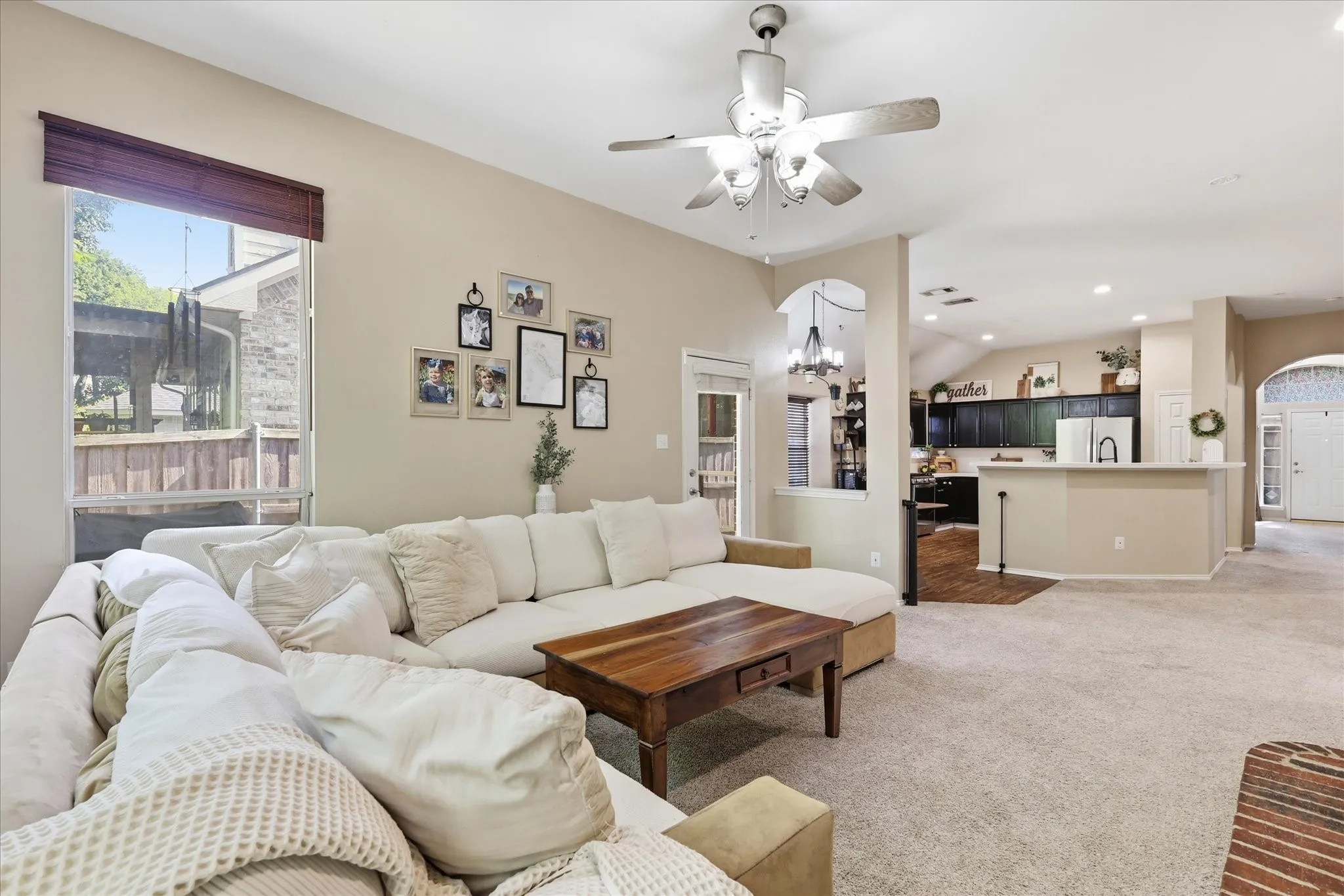 Single Family Residence For Sale in Dallas County , 1621 Nicole Lane, Garland, Texas 75040, 3 Bedroom, 2 Bathroom, 2 Garage spaces, 1,960 Sqft, built in 1999, mls#21358505, Real Estate Agent in Garland, Homes For Sale in Dallas county, Homes For Sale in Garland, Realtor in Garland Texas, Real Estate Brokerage Independent Realty Texas, Luminita Cordes Realtor