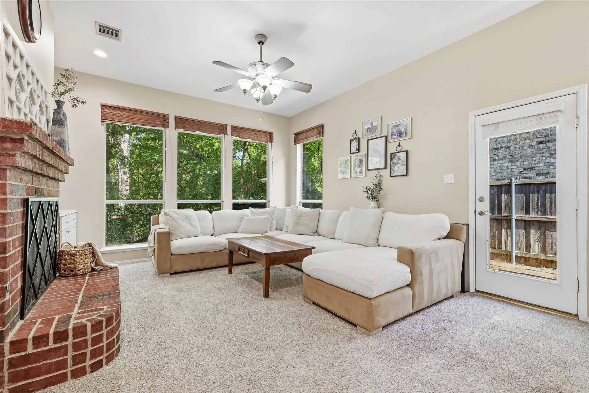Single Family Residence For Sale in Dallas County , 1621 Nicole Lane, Garland, Texas 75040, 3 Bedroom, 2 Bathroom, 2 Garage spaces, 1,960 Sqft, built in 1999, mls#21358505, Real Estate Agent in Garland, Homes For Sale in Dallas county, Homes For Sale in Garland, Realtor in Garland Texas, Real Estate Brokerage Independent Realty Texas, Luminita Cordes Realtor