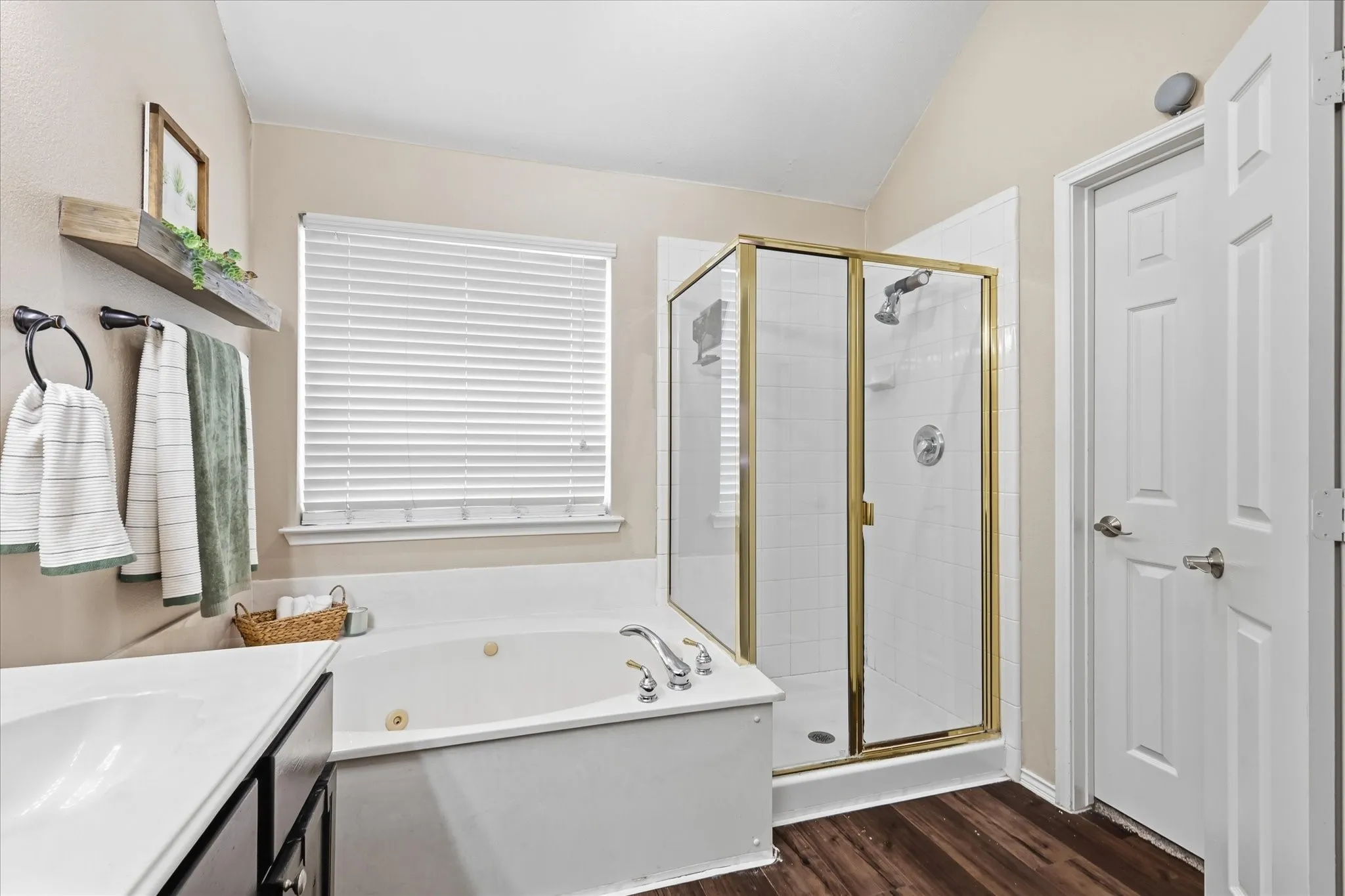 Single Family Residence For Sale in Dallas County , 1621 Nicole Lane, Garland, Texas 75040, 3 Bedroom, 2 Bathroom, 2 Garage spaces, 1,960 Sqft, built in 1999, mls#21358505, Real Estate Agent in Garland, Homes For Sale in Dallas county, Homes For Sale in Garland, Realtor in Garland Texas, Real Estate Brokerage Independent Realty Texas, Luminita Cordes Realtor