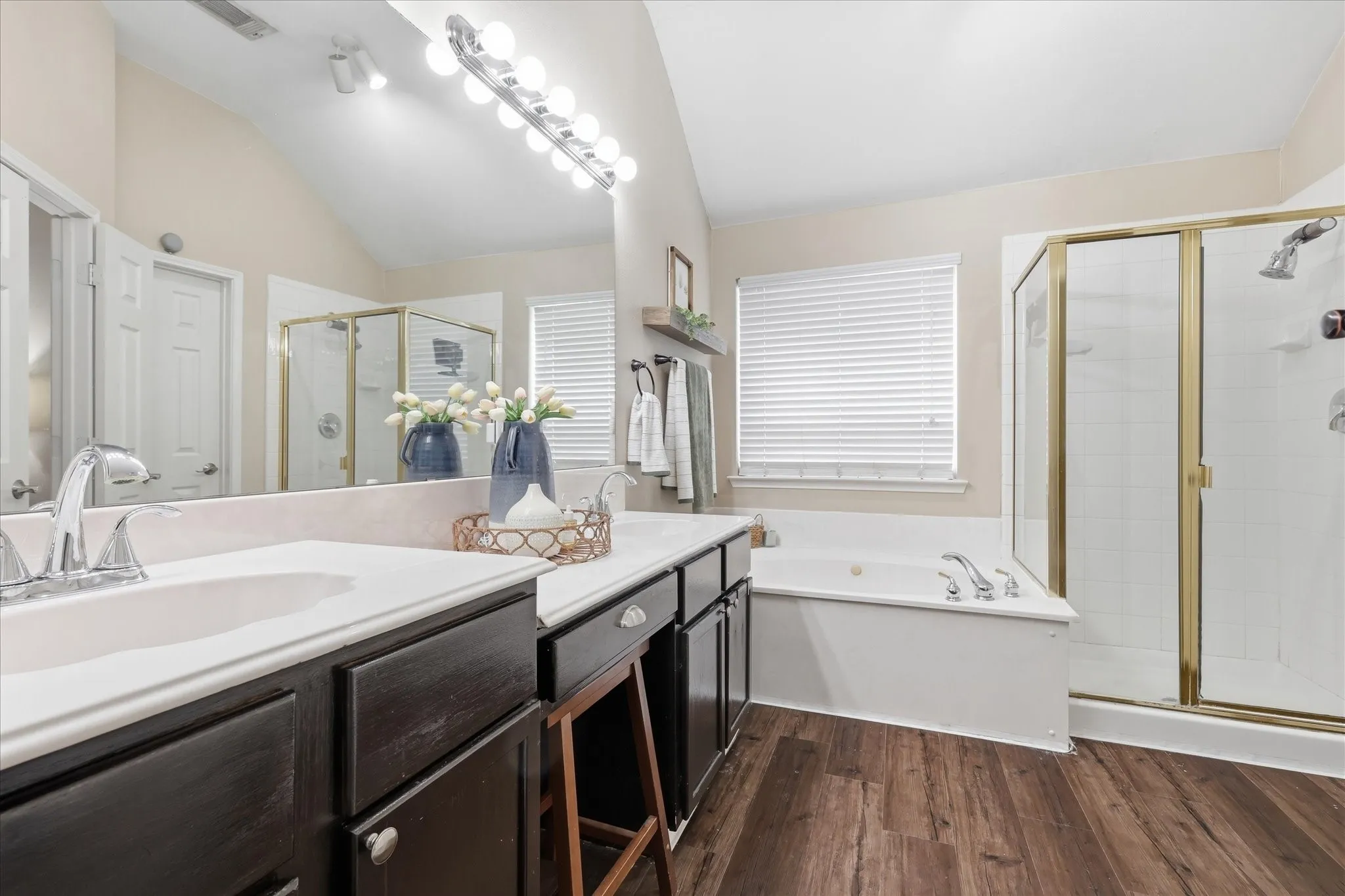 Single Family Residence For Sale in Dallas County , 1621 Nicole Lane, Garland, Texas 75040, 3 Bedroom, 2 Bathroom, 2 Garage spaces, 1,960 Sqft, built in 1999, mls#21358505, Real Estate Agent in Garland, Homes For Sale in Dallas county, Homes For Sale in Garland, Realtor in Garland Texas, Real Estate Brokerage Independent Realty Texas, Luminita Cordes Realtor