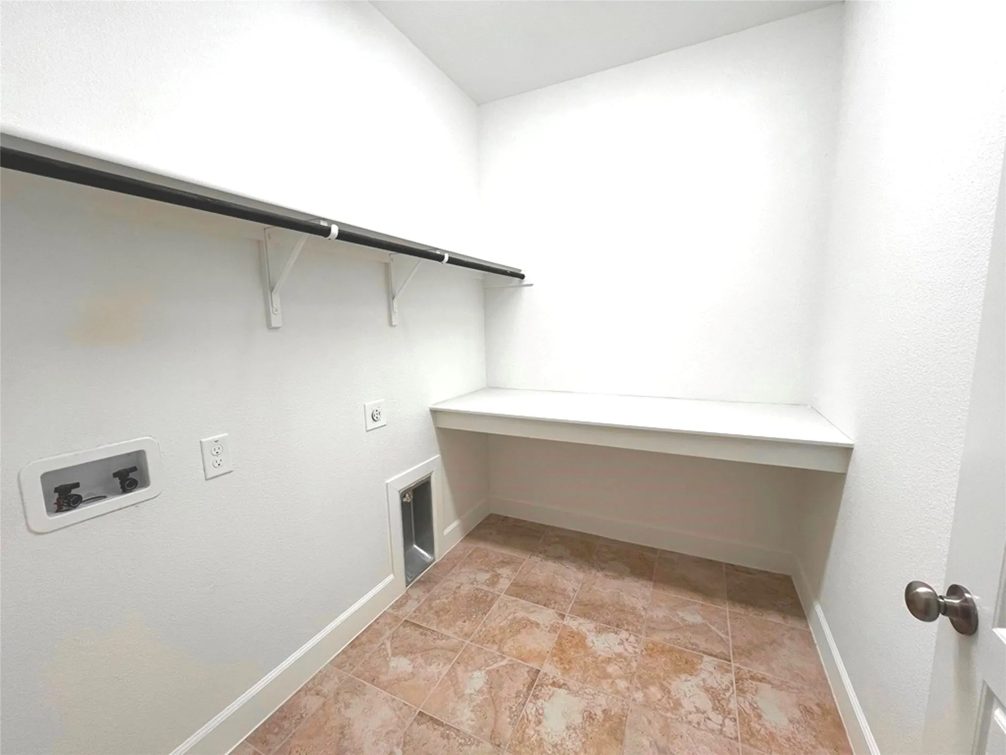 Single Family Residence For Sale in Kaufman County , 1729 Whitney Drive, Forney, Texas 75126, 4 Bedroom, 4 Bathroom, 3 Garage spaces, 3,030 Sqft, built in 2022, mls#21357669, Real Estate Agent in Forney, Homes For Sale in Kaufman county, Homes For Sale in Forney, Realtor in Forney Texas, Real Estate Brokerage Independent Realty Texas, Luminita Cordes Realtor