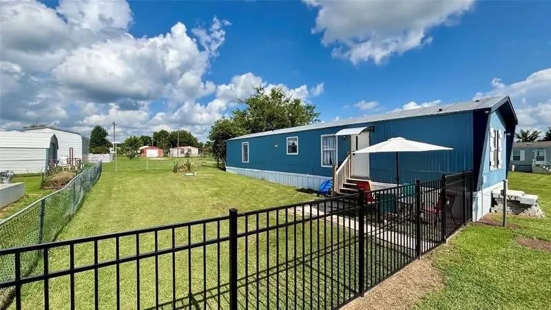 Mobile Home For Sale in Wood County , 232 White Dove Drive, Quitman, Texas 75783, 2 Bedroom, 2 Bathroom, Garage spaces, 896 Sqft, built in 1998, Price $92,000, mls#21358156, Real Estate Agent in Quitman, Homes For Sale in Wood county, Homes For Sale in Quitman, Realtor in Quitman Texas, Real Estate Brokerage Independent Realty Texas, Luminita Cordes Realtor