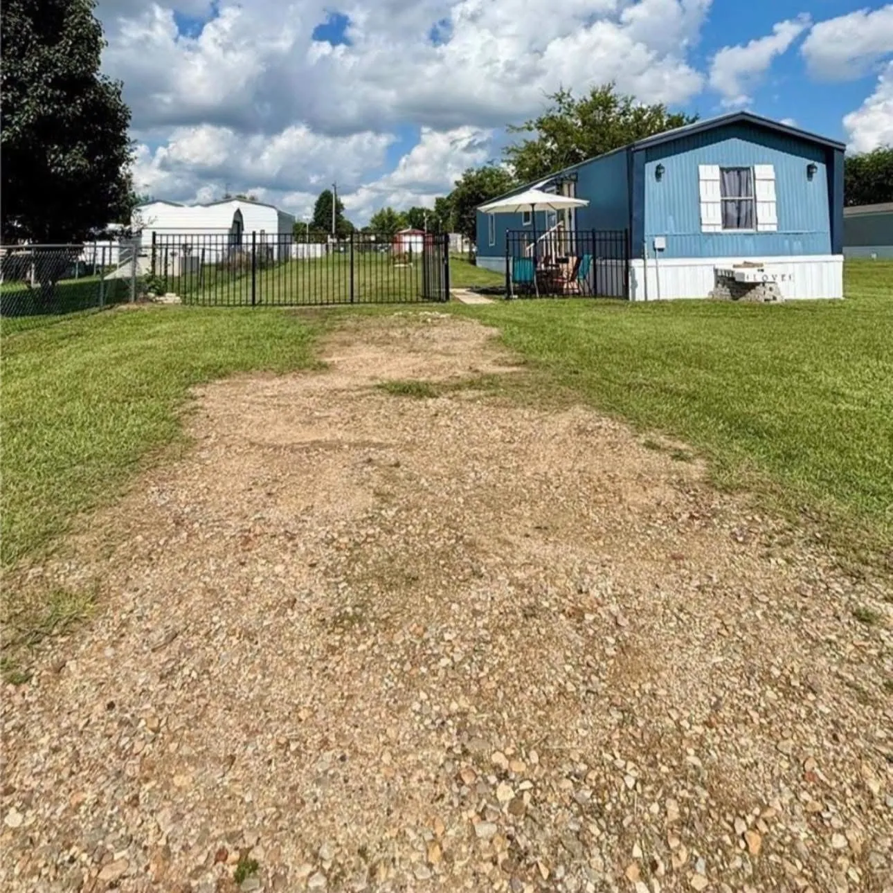 Mobile Home For Sale in Wood County , 232 White Dove Drive, Quitman, Texas 75783, 2 Bedroom, 2 Bathroom, Garage spaces, 896 Sqft, built in 1998, Price $92,000, mls#21358156, Real Estate Agent in Quitman, Homes For Sale in Wood county, Homes For Sale in Quitman, Realtor in Quitman Texas, Real Estate Brokerage Independent Realty Texas, Luminita Cordes Realtor