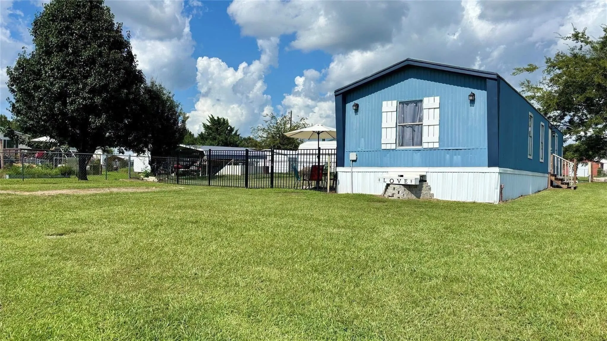 Mobile Home For Sale in Wood County , 232 White Dove Drive, Quitman, Texas 75783, 2 Bedroom, 2 Bathroom, Garage spaces, 896 Sqft, built in 1998, Price $92,000, mls#21358156, Real Estate Agent in Quitman, Homes For Sale in Wood county, Homes For Sale in Quitman, Realtor in Quitman Texas, Real Estate Brokerage Independent Realty Texas, Luminita Cordes Realtor