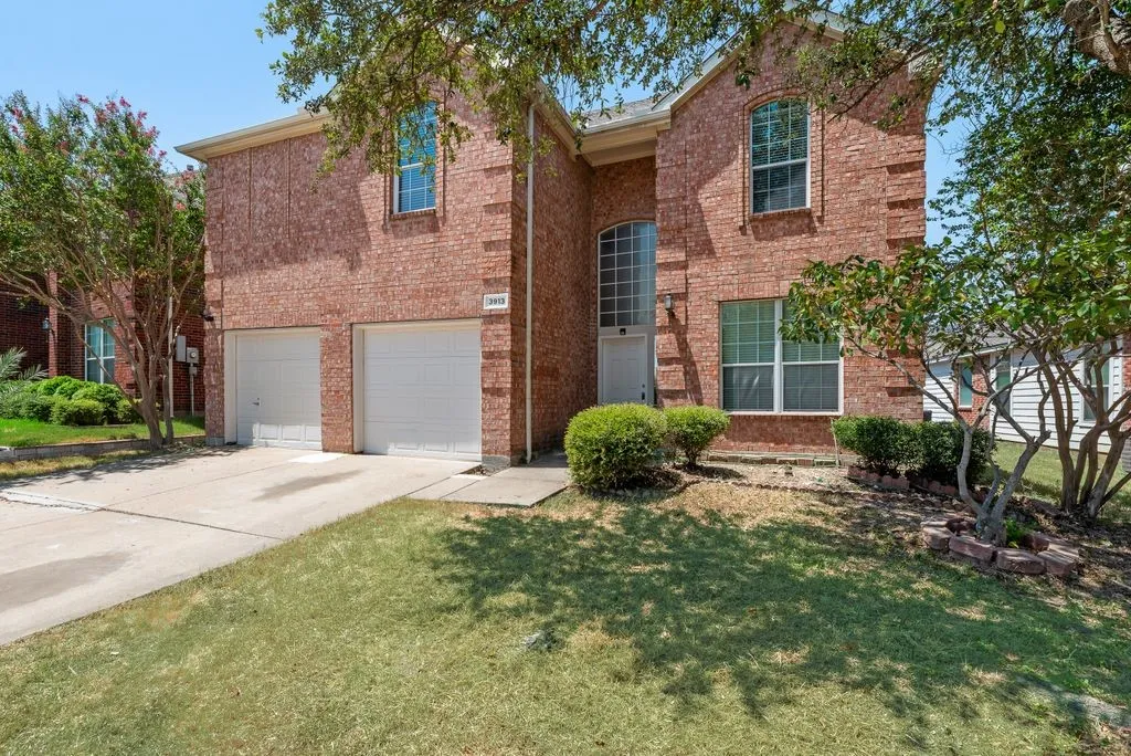 Single Family Residence For Sale in Dallas County , 3913 Goose Creek Parkway, Garland, Texas 75040, 4 Bedroom, 3 Bathroom, 2 Garage spaces, 2,522 Sqft, built in 2003, mls#21357864, Real Estate Agent in Garland, Homes For Sale in Dallas county, Homes For Sale in Garland, Realtor in Garland Texas, Real Estate Brokerage Independent Realty Texas, Luminita Cordes Realtor