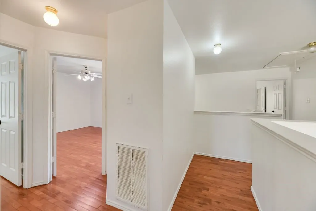Single Family Residence For Sale in Dallas County , 3913 Goose Creek Parkway, Garland, Texas 75040, 4 Bedroom, 3 Bathroom, 2 Garage spaces, 2,522 Sqft, built in 2003, mls#21357864, Real Estate Agent in Garland, Homes For Sale in Dallas county, Homes For Sale in Garland, Realtor in Garland Texas, Real Estate Brokerage Independent Realty Texas, Luminita Cordes Realtor