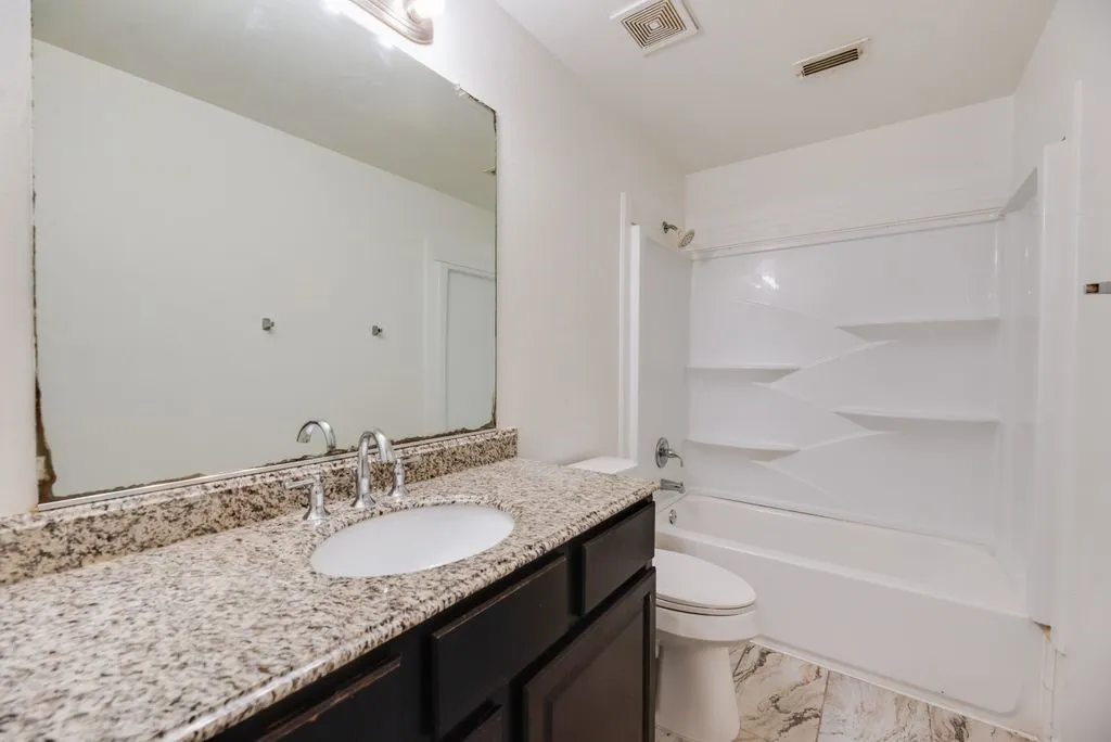 Single Family Residence For Sale in Dallas County , 3913 Goose Creek Parkway, Garland, Texas 75040, 4 Bedroom, 3 Bathroom, 2 Garage spaces, 2,522 Sqft, built in 2003, mls#21357864, Real Estate Agent in Garland, Homes For Sale in Dallas county, Homes For Sale in Garland, Realtor in Garland Texas, Real Estate Brokerage Independent Realty Texas, Luminita Cordes Realtor