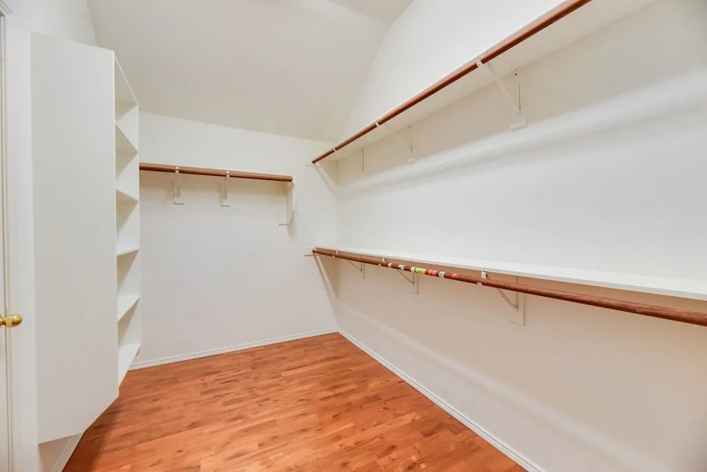 Single Family Residence For Sale in Dallas County , 3913 Goose Creek Parkway, Garland, Texas 75040, 4 Bedroom, 3 Bathroom, 2 Garage spaces, 2,522 Sqft, built in 2003, mls#21357864, Real Estate Agent in Garland, Homes For Sale in Dallas county, Homes For Sale in Garland, Realtor in Garland Texas, Real Estate Brokerage Independent Realty Texas, Luminita Cordes Realtor