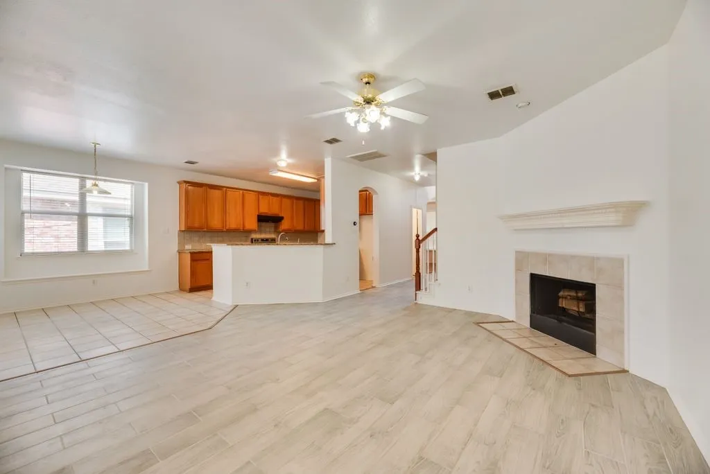 Single Family Residence For Sale in Dallas County , 3913 Goose Creek Parkway, Garland, Texas 75040, 4 Bedroom, 3 Bathroom, 2 Garage spaces, 2,522 Sqft, built in 2003, mls#21357864, Real Estate Agent in Garland, Homes For Sale in Dallas county, Homes For Sale in Garland, Realtor in Garland Texas, Real Estate Brokerage Independent Realty Texas, Luminita Cordes Realtor