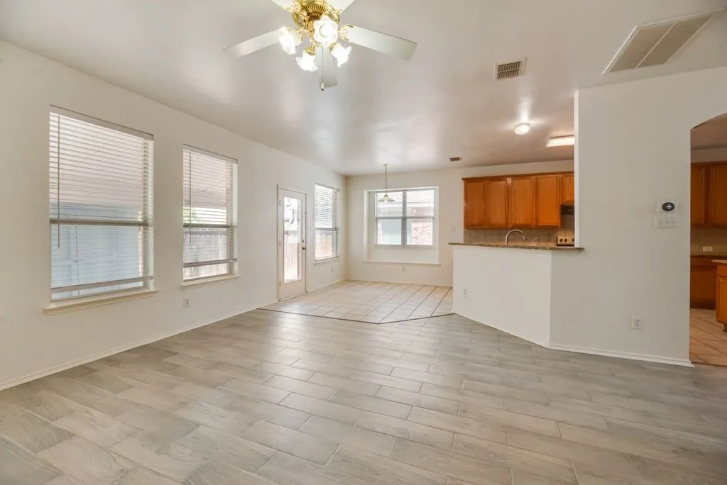 Single Family Residence For Sale in Dallas County , 3913 Goose Creek Parkway, Garland, Texas 75040, 4 Bedroom, 3 Bathroom, 2 Garage spaces, 2,522 Sqft, built in 2003, mls#21357864, Real Estate Agent in Garland, Homes For Sale in Dallas county, Homes For Sale in Garland, Realtor in Garland Texas, Real Estate Brokerage Independent Realty Texas, Luminita Cordes Realtor