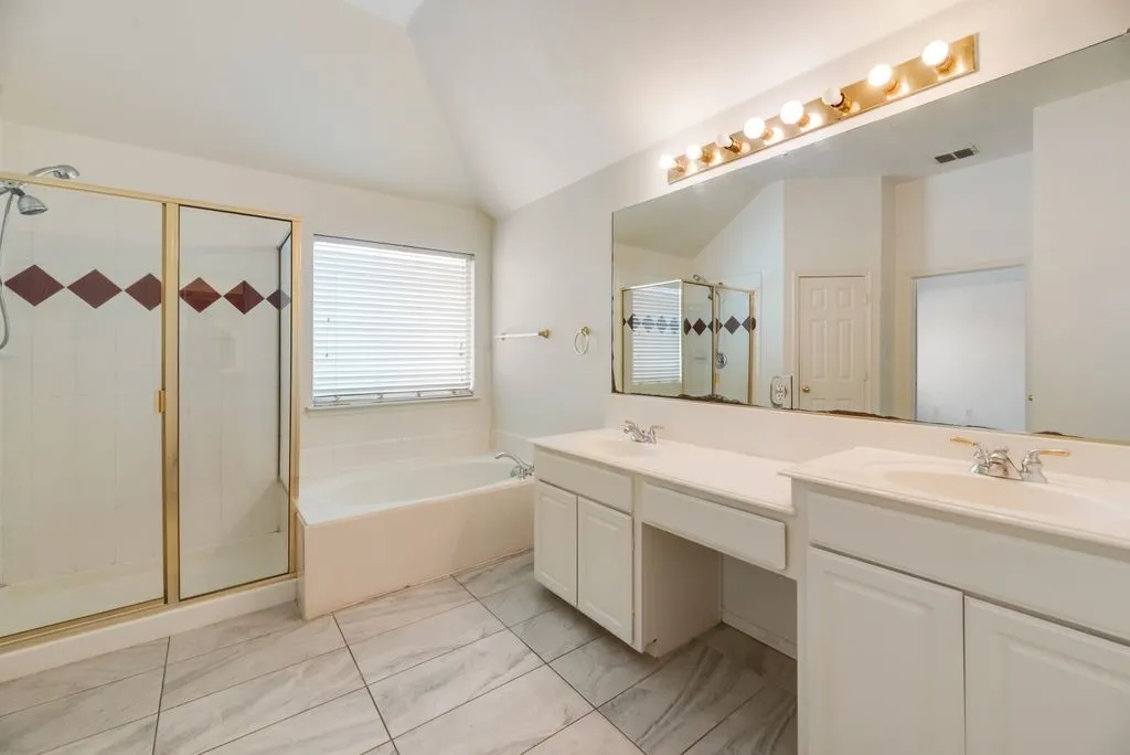 Single Family Residence For Sale in Dallas County , 3913 Goose Creek Parkway, Garland, Texas 75040, 4 Bedroom, 3 Bathroom, 2 Garage spaces, 2,522 Sqft, built in 2003, mls#21357864, Real Estate Agent in Garland, Homes For Sale in Dallas county, Homes For Sale in Garland, Realtor in Garland Texas, Real Estate Brokerage Independent Realty Texas, Luminita Cordes Realtor
