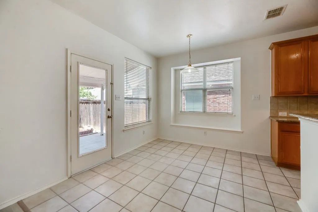 Single Family Residence For Sale in Dallas County , 3913 Goose Creek Parkway, Garland, Texas 75040, 4 Bedroom, 3 Bathroom, 2 Garage spaces, 2,522 Sqft, built in 2003, mls#21357864, Real Estate Agent in Garland, Homes For Sale in Dallas county, Homes For Sale in Garland, Realtor in Garland Texas, Real Estate Brokerage Independent Realty Texas, Luminita Cordes Realtor