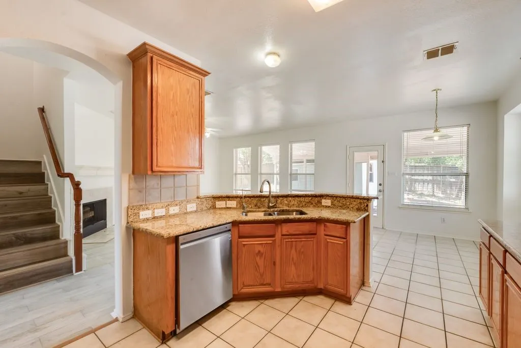 Single Family Residence For Sale in Dallas County , 3913 Goose Creek Parkway, Garland, Texas 75040, 4 Bedroom, 3 Bathroom, 2 Garage spaces, 2,522 Sqft, built in 2003, mls#21357864, Real Estate Agent in Garland, Homes For Sale in Dallas county, Homes For Sale in Garland, Realtor in Garland Texas, Real Estate Brokerage Independent Realty Texas, Luminita Cordes Realtor