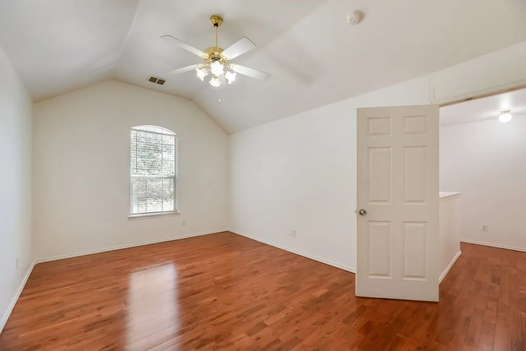 Single Family Residence For Sale in Dallas County , 3913 Goose Creek Parkway, Garland, Texas 75040, 4 Bedroom, 3 Bathroom, 2 Garage spaces, 2,522 Sqft, built in 2003, mls#21357864, Real Estate Agent in Garland, Homes For Sale in Dallas county, Homes For Sale in Garland, Realtor in Garland Texas, Real Estate Brokerage Independent Realty Texas, Luminita Cordes Realtor