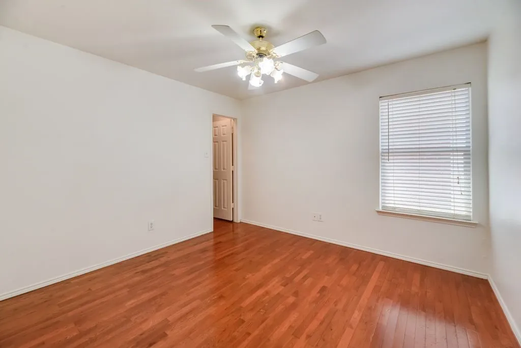 Single Family Residence For Sale in Dallas County , 3913 Goose Creek Parkway, Garland, Texas 75040, 4 Bedroom, 3 Bathroom, 2 Garage spaces, 2,522 Sqft, built in 2003, mls#21357864, Real Estate Agent in Garland, Homes For Sale in Dallas county, Homes For Sale in Garland, Realtor in Garland Texas, Real Estate Brokerage Independent Realty Texas, Luminita Cordes Realtor