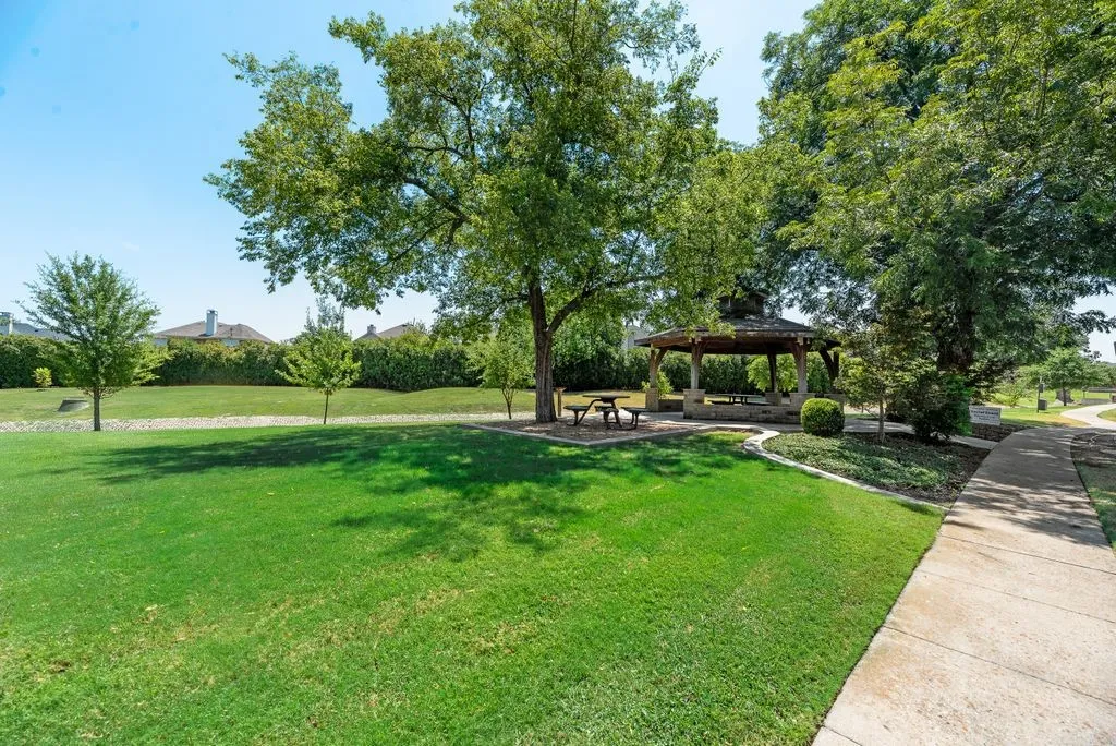 Single Family Residence For Sale in Dallas County , 3913 Goose Creek Parkway, Garland, Texas 75040, 4 Bedroom, 3 Bathroom, 2 Garage spaces, 2,522 Sqft, built in 2003, mls#21357864, Real Estate Agent in Garland, Homes For Sale in Dallas county, Homes For Sale in Garland, Realtor in Garland Texas, Real Estate Brokerage Independent Realty Texas, Luminita Cordes Realtor