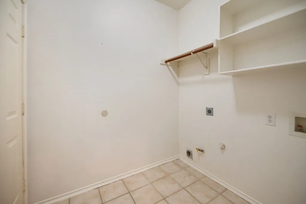 Single Family Residence For Sale in Dallas County , 3913 Goose Creek Parkway, Garland, Texas 75040, 4 Bedroom, 3 Bathroom, 2 Garage spaces, 2,522 Sqft, built in 2003, mls#21357864, Real Estate Agent in Garland, Homes For Sale in Dallas county, Homes For Sale in Garland, Realtor in Garland Texas, Real Estate Brokerage Independent Realty Texas, Luminita Cordes Realtor