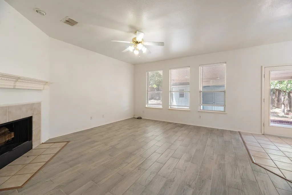 Single Family Residence For Sale in Dallas County , 3913 Goose Creek Parkway, Garland, Texas 75040, 4 Bedroom, 3 Bathroom, 2 Garage spaces, 2,522 Sqft, built in 2003, mls#21357864, Real Estate Agent in Garland, Homes For Sale in Dallas county, Homes For Sale in Garland, Realtor in Garland Texas, Real Estate Brokerage Independent Realty Texas, Luminita Cordes Realtor