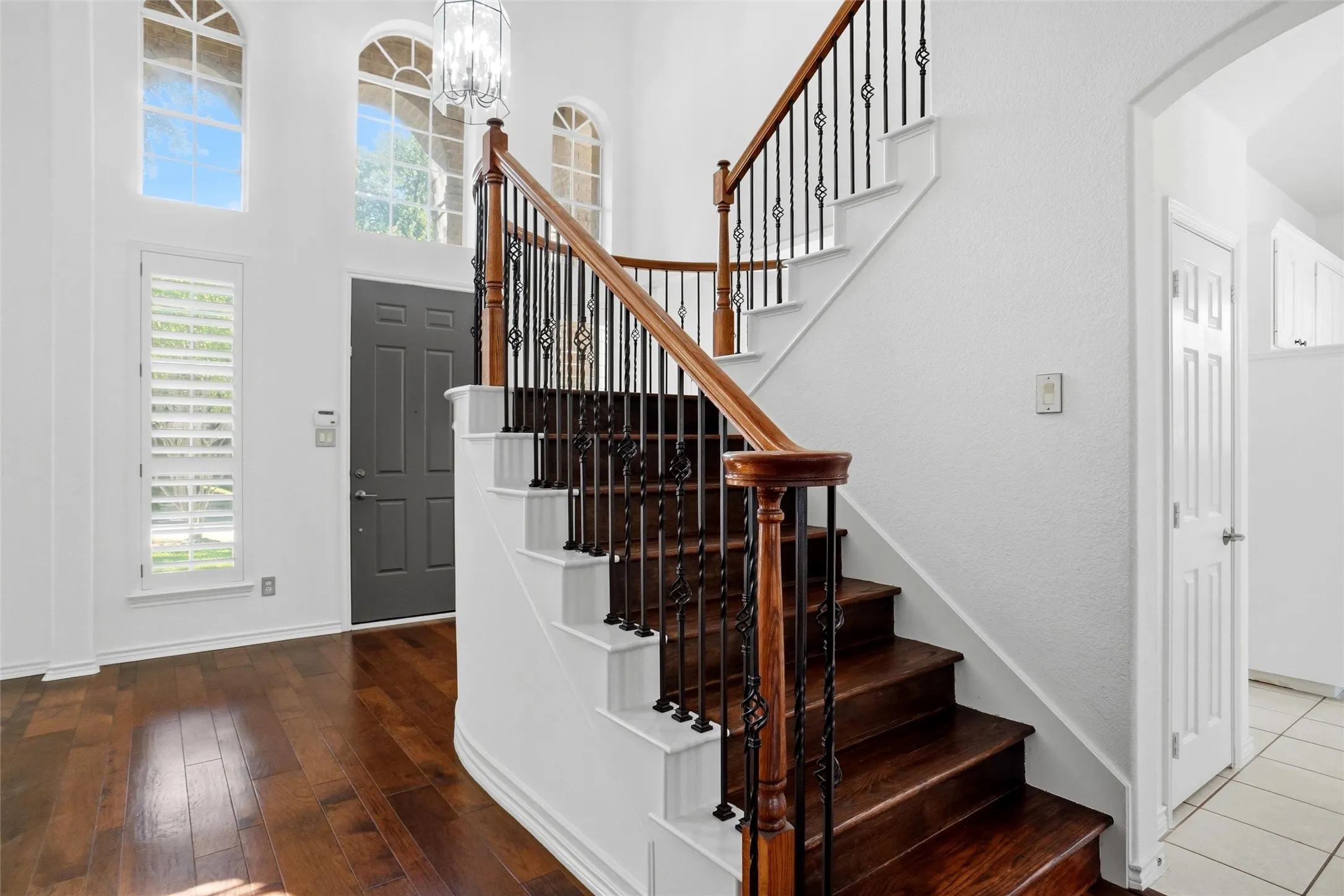 Single Family Residence For Sale in Denton County , 1717 Briaroaks Drive, Flower Mound, Texas 75028, 5 Bedroom, 4 Bathroom, 3 Garage spaces, 3,423 Sqft, built in 1997, mls#21358317, Real Estate Agent in Flower Mound, Homes For Sale in Denton county, Homes For Sale in Flower Mound, Realtor in Flower Mound Texas, Real Estate Brokerage Independent Realty Texas, Luminita Cordes Realtor