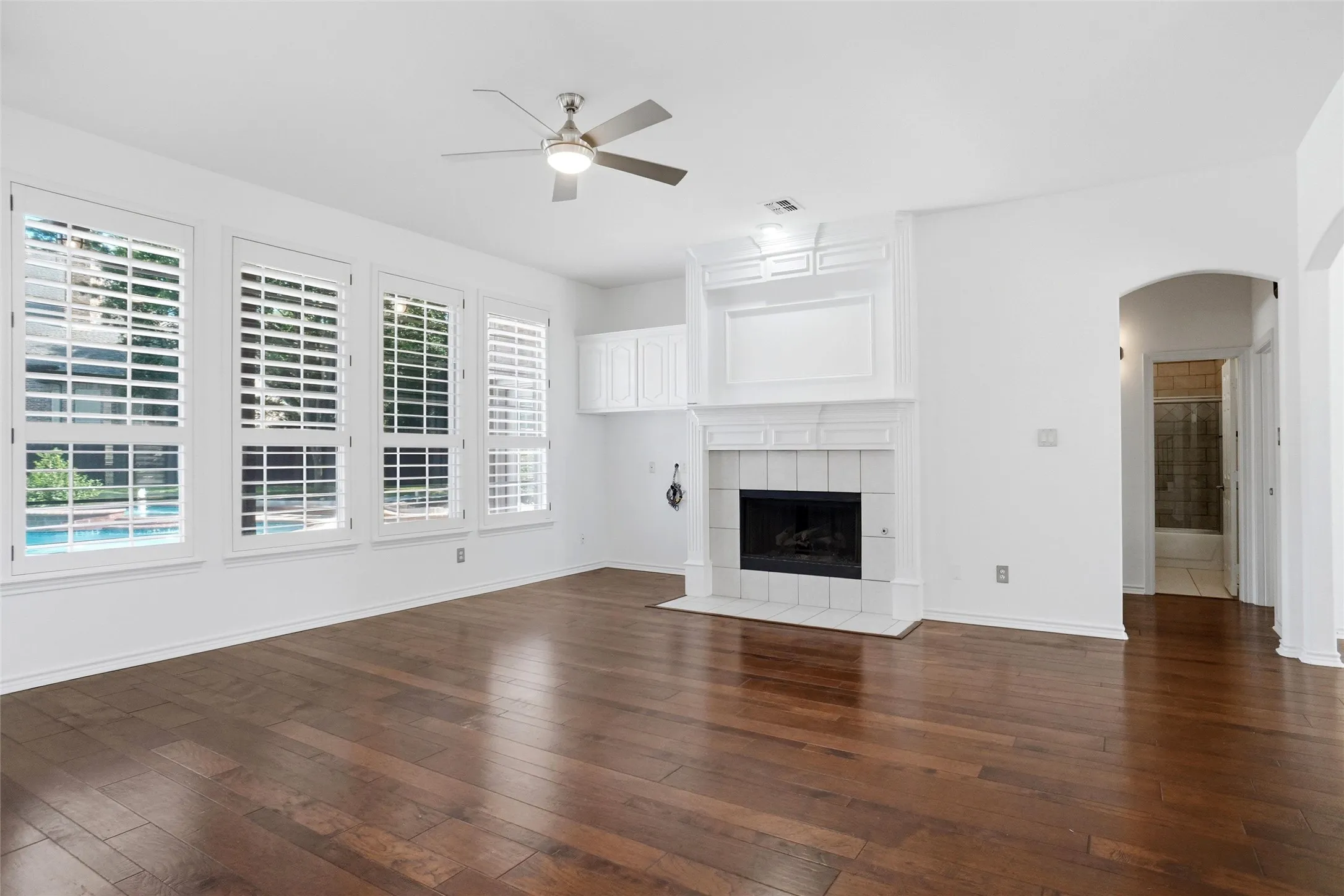 Single Family Residence For Sale in Denton County , 1717 Briaroaks Drive, Flower Mound, Texas 75028, 5 Bedroom, 4 Bathroom, 3 Garage spaces, 3,423 Sqft, built in 1997, mls#21358317, Real Estate Agent in Flower Mound, Homes For Sale in Denton county, Homes For Sale in Flower Mound, Realtor in Flower Mound Texas, Real Estate Brokerage Independent Realty Texas, Luminita Cordes Realtor