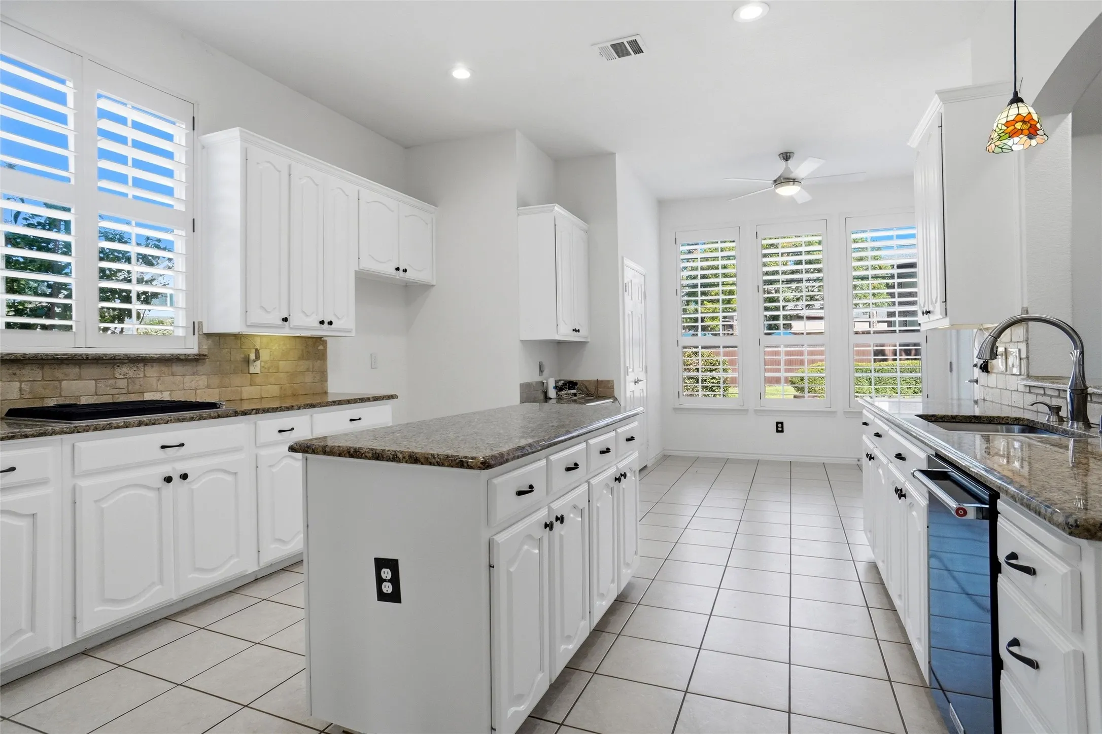 Single Family Residence For Sale in Denton County , 1717 Briaroaks Drive, Flower Mound, Texas 75028, 5 Bedroom, 4 Bathroom, 3 Garage spaces, 3,423 Sqft, built in 1997, mls#21358317, Real Estate Agent in Flower Mound, Homes For Sale in Denton county, Homes For Sale in Flower Mound, Realtor in Flower Mound Texas, Real Estate Brokerage Independent Realty Texas, Luminita Cordes Realtor