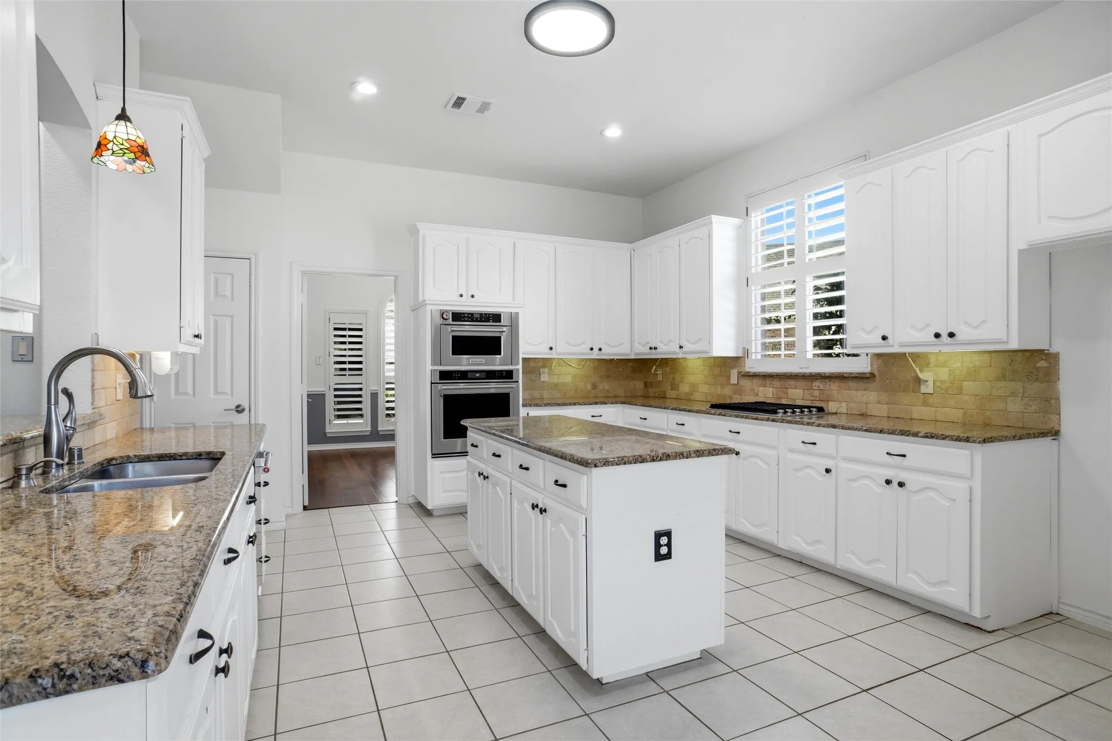 Single Family Residence For Sale in Denton County , 1717 Briaroaks Drive, Flower Mound, Texas 75028, 5 Bedroom, 4 Bathroom, 3 Garage spaces, 3,423 Sqft, built in 1997, mls#21358317, Real Estate Agent in Flower Mound, Homes For Sale in Denton county, Homes For Sale in Flower Mound, Realtor in Flower Mound Texas, Real Estate Brokerage Independent Realty Texas, Luminita Cordes Realtor