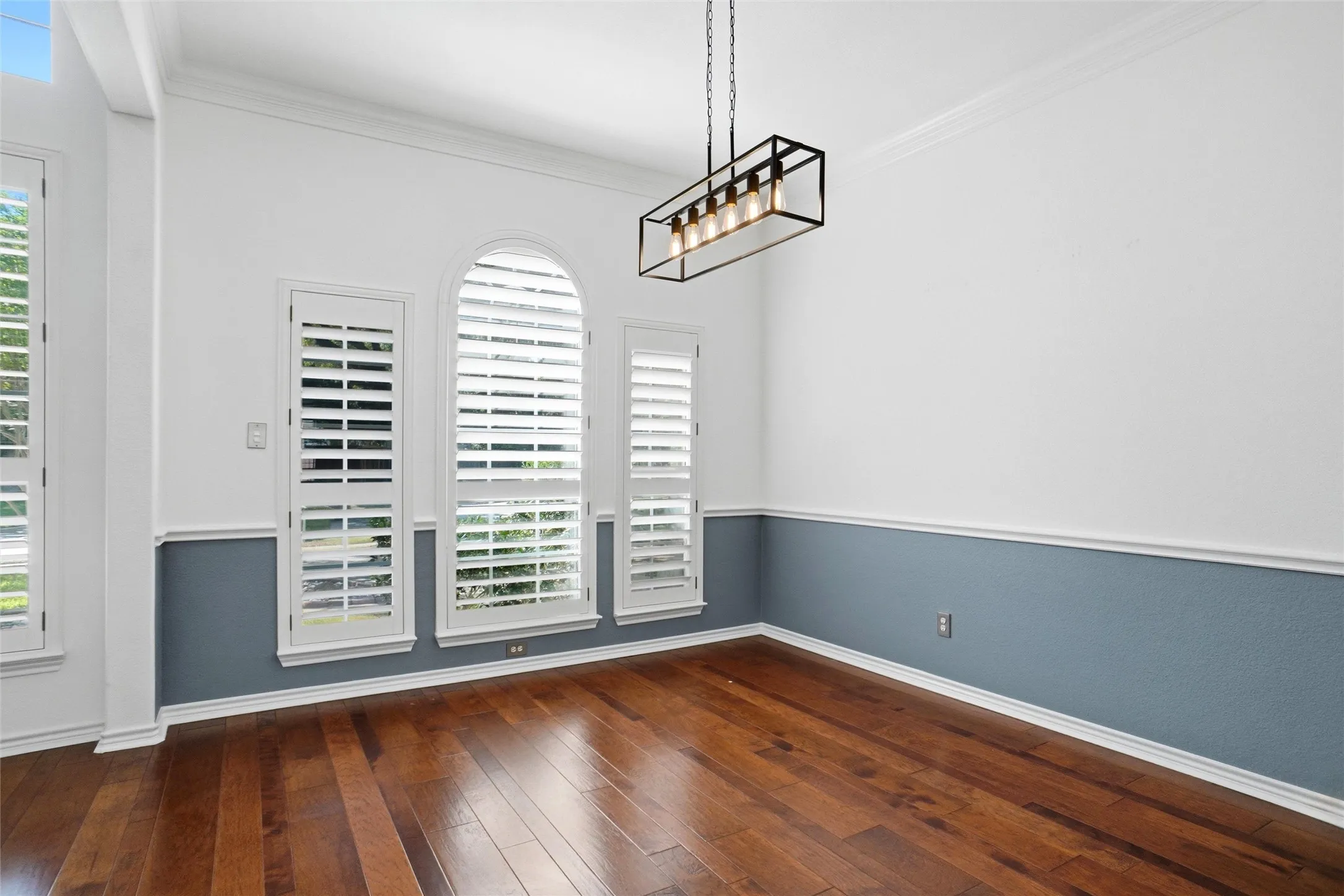 Single Family Residence For Sale in Denton County , 1717 Briaroaks Drive, Flower Mound, Texas 75028, 5 Bedroom, 4 Bathroom, 3 Garage spaces, 3,423 Sqft, built in 1997, mls#21358317, Real Estate Agent in Flower Mound, Homes For Sale in Denton county, Homes For Sale in Flower Mound, Realtor in Flower Mound Texas, Real Estate Brokerage Independent Realty Texas, Luminita Cordes Realtor