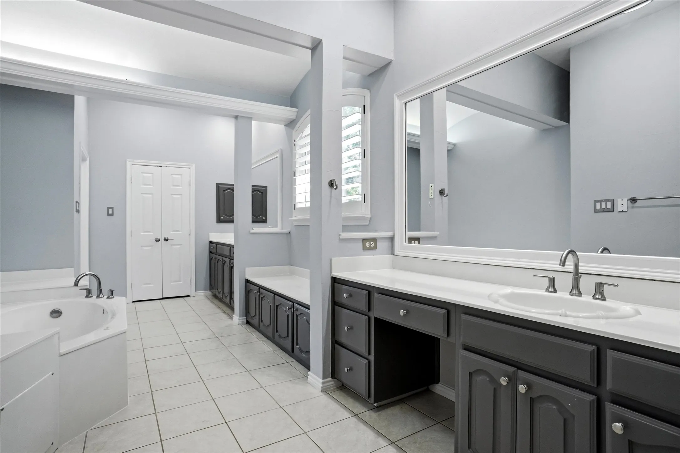 Single Family Residence For Sale in Denton County , 1717 Briaroaks Drive, Flower Mound, Texas 75028, 5 Bedroom, 4 Bathroom, 3 Garage spaces, 3,423 Sqft, built in 1997, mls#21358317, Real Estate Agent in Flower Mound, Homes For Sale in Denton county, Homes For Sale in Flower Mound, Realtor in Flower Mound Texas, Real Estate Brokerage Independent Realty Texas, Luminita Cordes Realtor