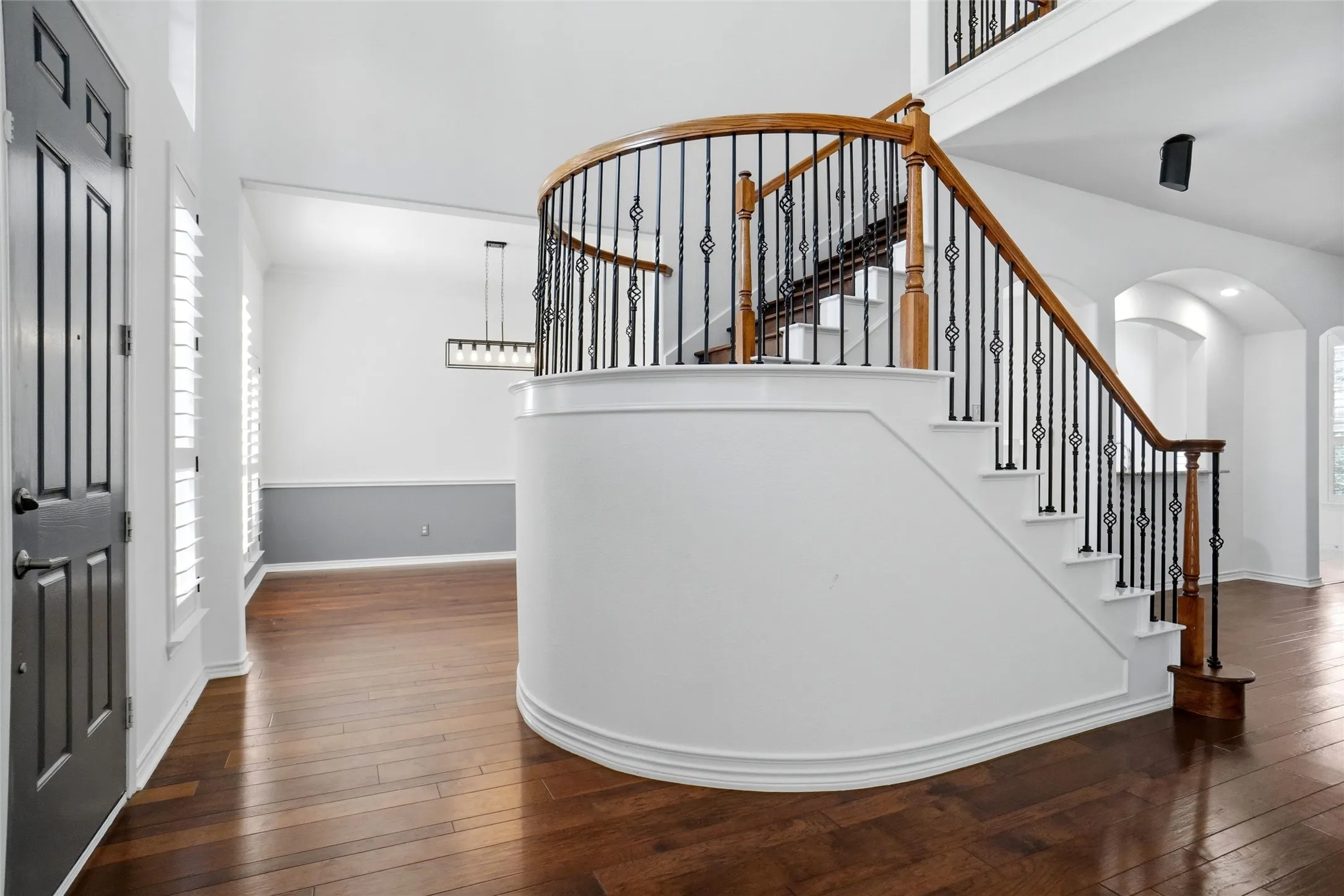 Single Family Residence For Sale in Denton County , 1717 Briaroaks Drive, Flower Mound, Texas 75028, 5 Bedroom, 4 Bathroom, 3 Garage spaces, 3,423 Sqft, built in 1997, mls#21358317, Real Estate Agent in Flower Mound, Homes For Sale in Denton county, Homes For Sale in Flower Mound, Realtor in Flower Mound Texas, Real Estate Brokerage Independent Realty Texas, Luminita Cordes Realtor