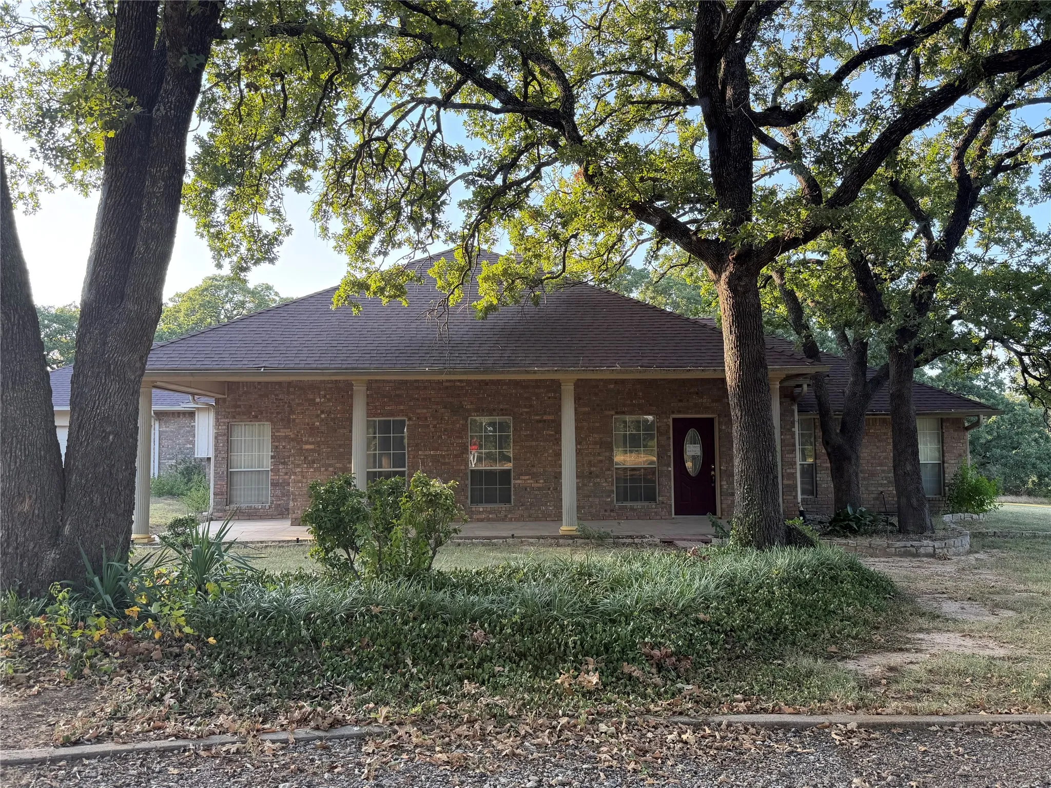 Single Family Residence For Sale in Johnson County , 8600 County Road 530, Mansfield, Texas 76063, 3 Bedroom, 3 Bathroom, 2 Garage spaces, 2,513 Sqft, built in 1988, mls#21357671, Real Estate Agent in Mansfield, Homes For Sale in Johnson county, Homes For Sale in Mansfield, Realtor in Mansfield Texas, Real Estate Brokerage Independent Realty Texas, Luminita Cordes Realtor
