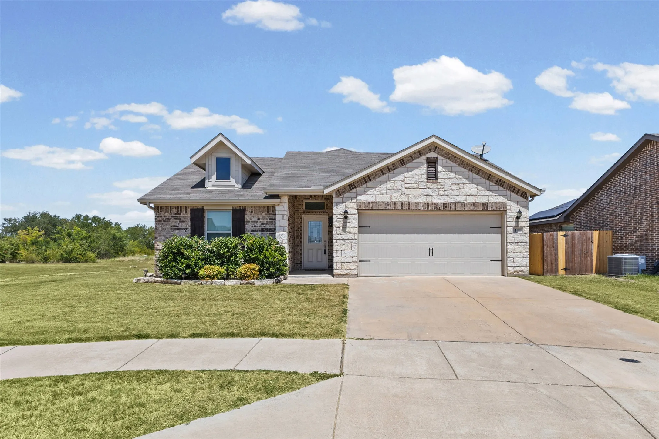 Single Family Residence For Sale in Tarrant County , 444 Keresley Street, Fort Worth, Texas 76036, 4 Bedroom, 2 Bathroom, 2 Garage spaces, 2,041 Sqft, built in 2020, mls#21347509, Real Estate Agent in Fort Worth, Homes For Sale in Tarrant county, Homes For Sale in Fort Worth, Realtor in Fort Worth Texas, Real Estate Brokerage Independent Realty Texas, Luminita Cordes Realtor