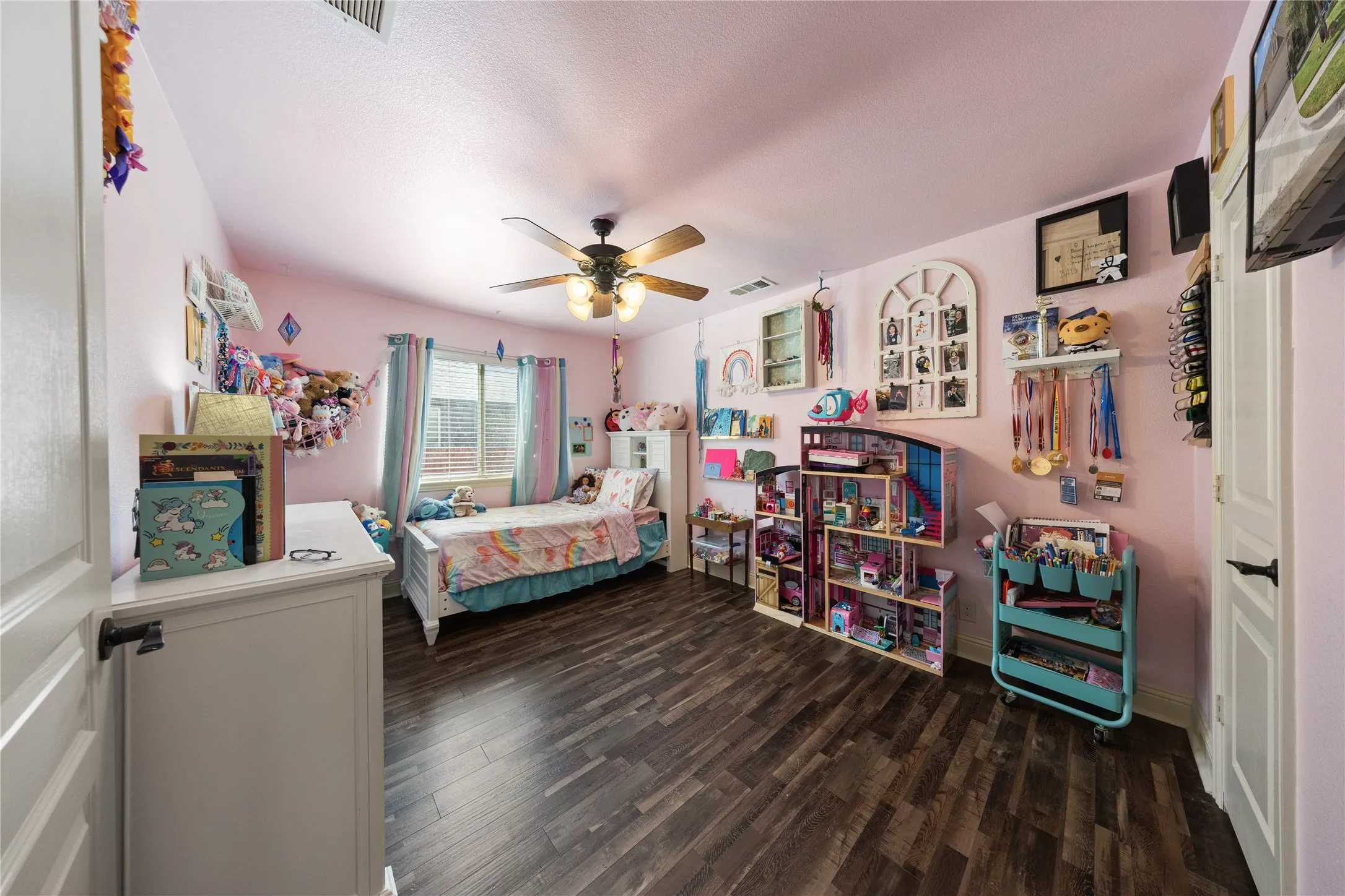 Single Family Residence For Sale in Rockwall County , 949 Mangrove Drive, Fate, Texas 75087, 4 Bedroom, 3 Bathroom, 3 Garage spaces, 2,333 Sqft, built in 2017, mls#21352903, Real Estate Agent in Fate, Homes For Sale in Rockwall county, Homes For Sale in Fate, Realtor in Fate Texas, Real Estate Brokerage Independent Realty Texas, Luminita Cordes Realtor