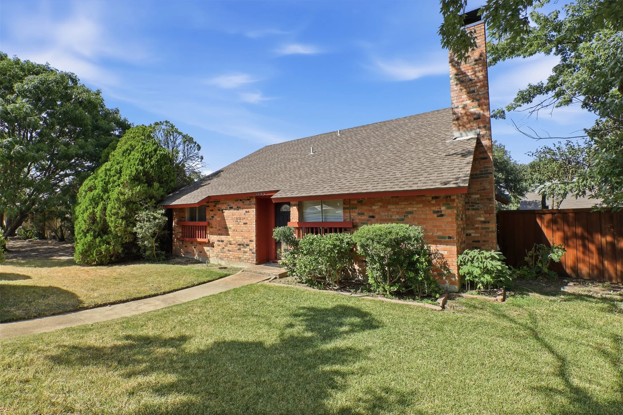 Single Family Residence For Sale in Collin County , 3609 Sherrye Place, Plano, Texas 75074, 3 Bedroom, 2 Bathroom, 2 Garage spaces, 1,475 Sqft, built in 1975, mls#21358523, Real Estate Agent in Plano, Homes For Sale in Collin county, Homes For Sale in Plano, Realtor in Plano Texas, Real Estate Brokerage Independent Realty Texas, Luminita Cordes Realtor