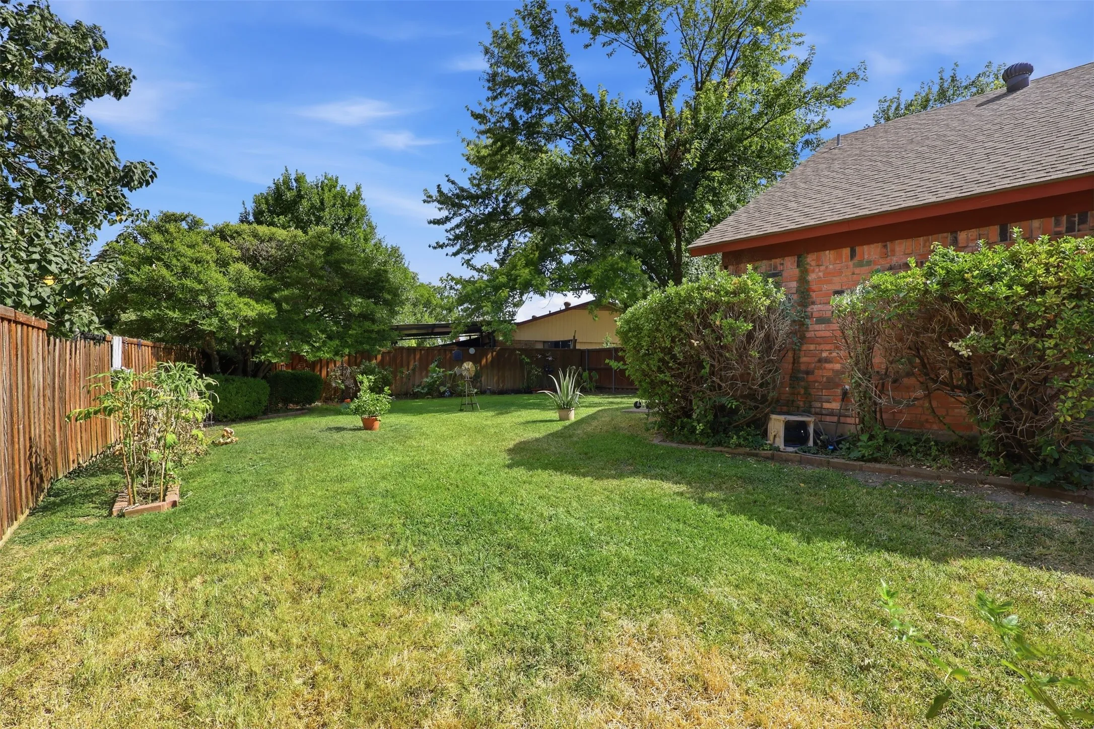 Large side yard too.