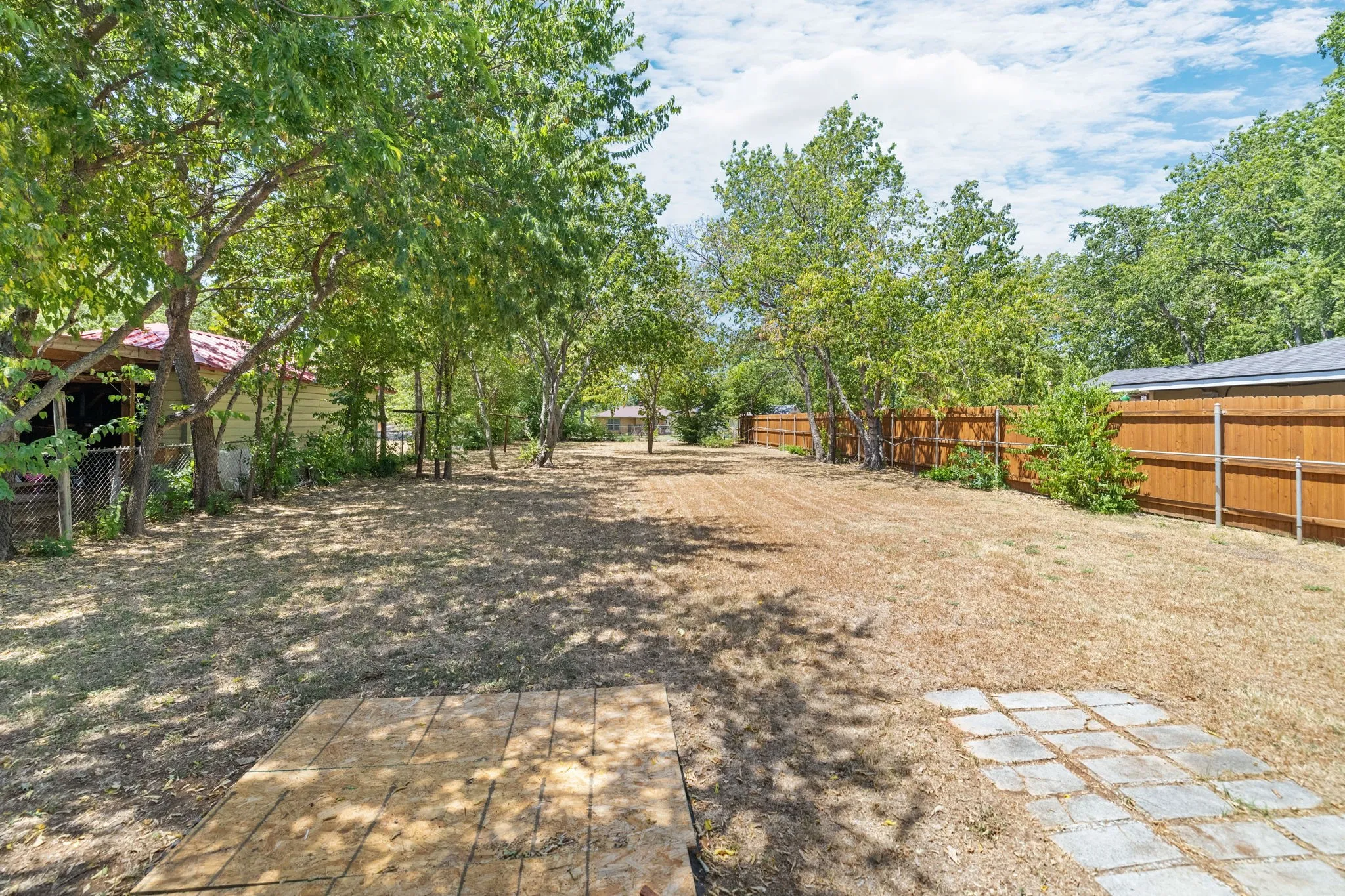 Single Family Residence For Sale in Tarrant County , 3032 Marys Lane, Fort Worth, Texas 76116, 2 Bedroom, 1 Bathroom, 1 Garage spaces, 1,019 Sqft, built in 1952, mls#21350355, Real Estate Agent in Fort Worth, Homes For Sale in Tarrant county, Homes For Sale in Fort Worth, Realtor in Fort Worth Texas, Real Estate Brokerage Independent Realty Texas, Luminita Cordes Realtor