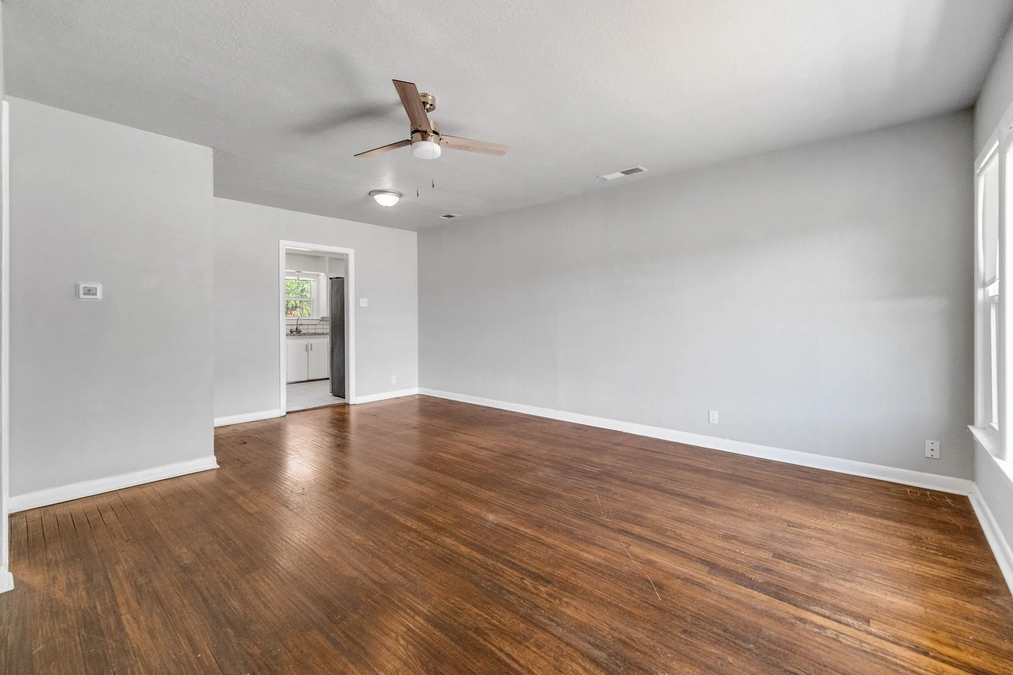 Single Family Residence For Sale in Tarrant County , 3032 Marys Lane, Fort Worth, Texas 76116, 2 Bedroom, 1 Bathroom, 1 Garage spaces, 1,019 Sqft, built in 1952, mls#21350355, Real Estate Agent in Fort Worth, Homes For Sale in Tarrant county, Homes For Sale in Fort Worth, Realtor in Fort Worth Texas, Real Estate Brokerage Independent Realty Texas, Luminita Cordes Realtor