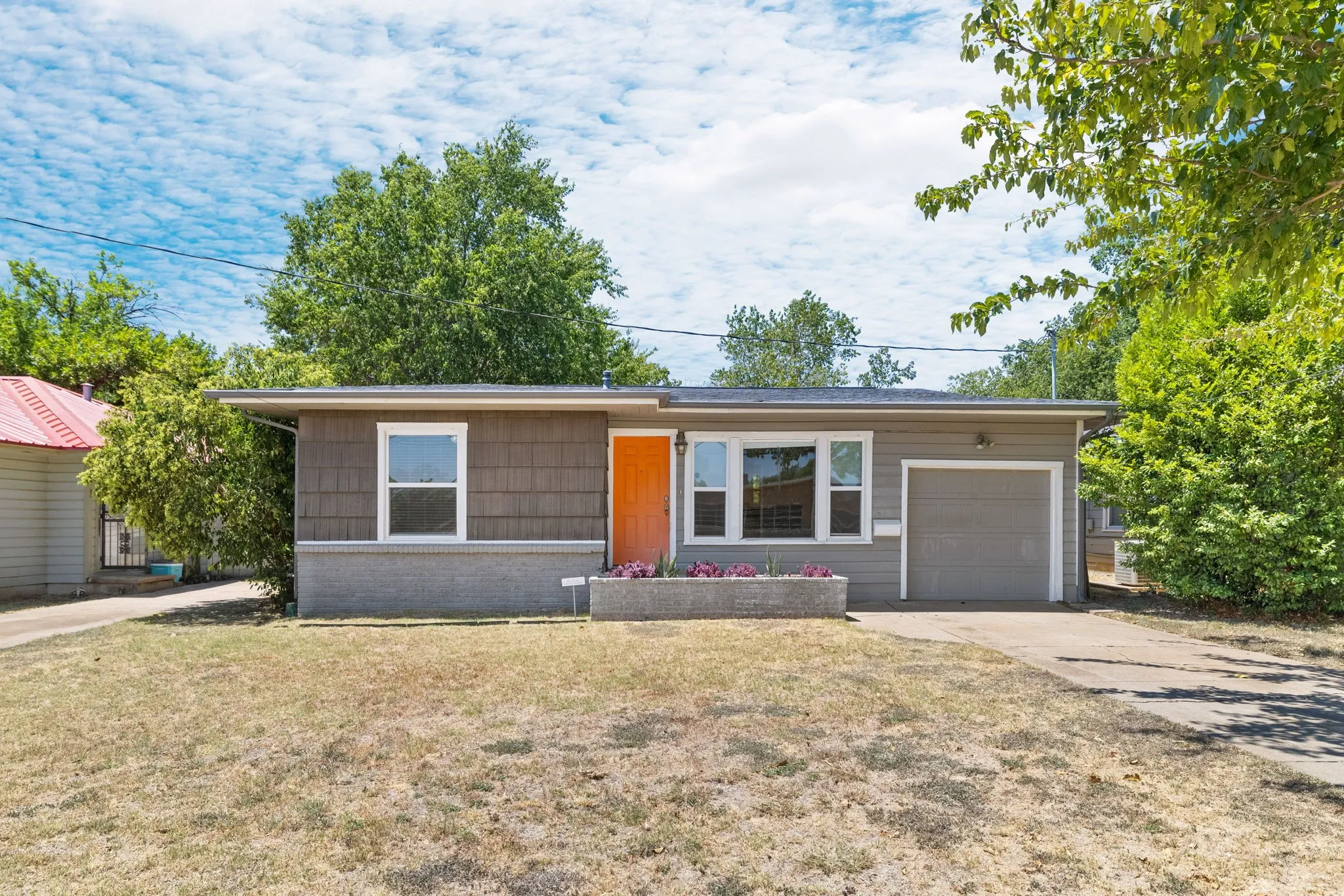 Single Family Residence For Sale in Tarrant County , 3032 Marys Lane, Fort Worth, Texas 76116, 2 Bedroom, 1 Bathroom, 1 Garage spaces, 1,019 Sqft, built in 1952, mls#21350355, Real Estate Agent in Fort Worth, Homes For Sale in Tarrant county, Homes For Sale in Fort Worth, Realtor in Fort Worth Texas, Real Estate Brokerage Independent Realty Texas, Luminita Cordes Realtor