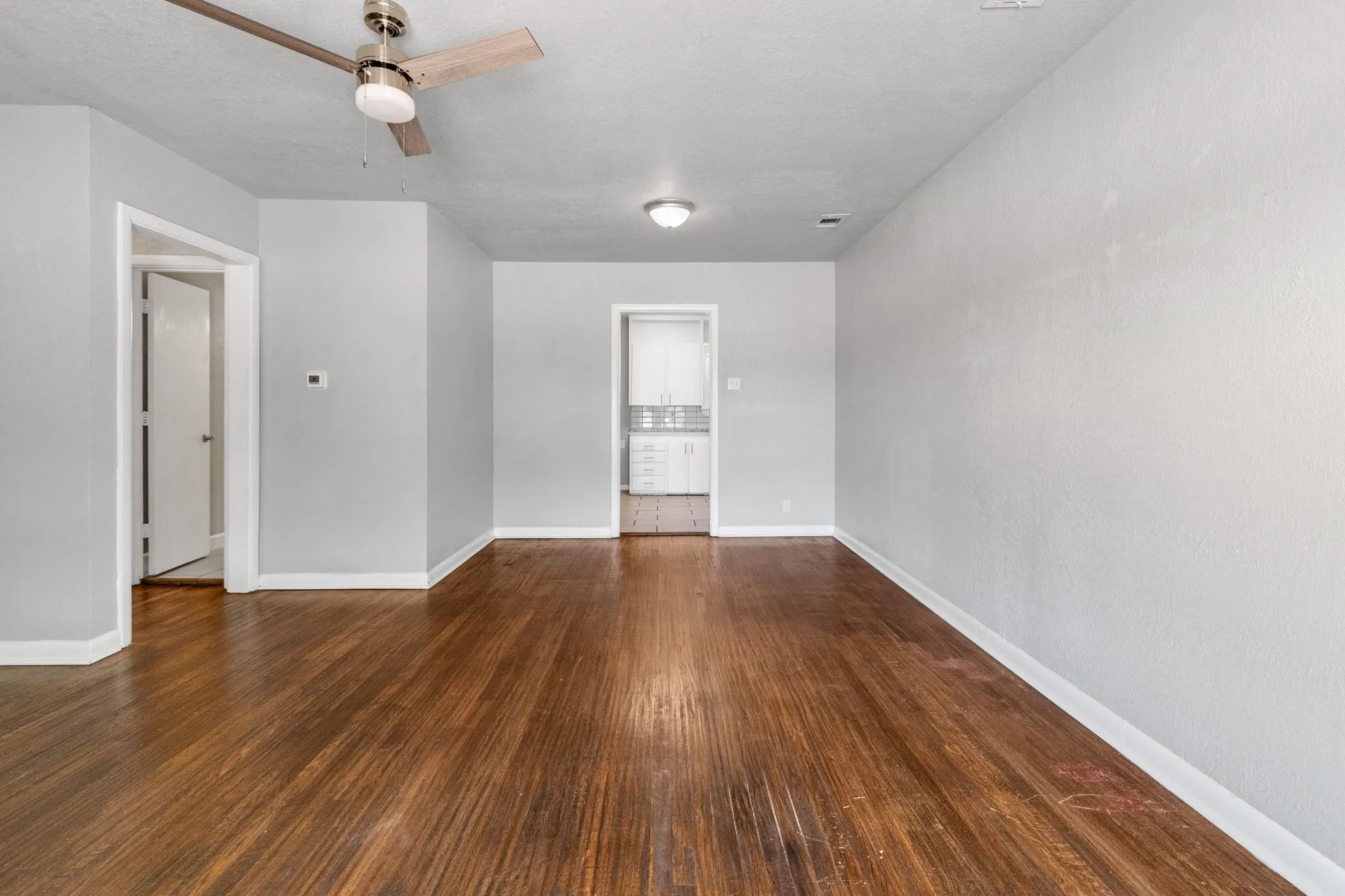 Single Family Residence For Sale in Tarrant County , 3032 Marys Lane, Fort Worth, Texas 76116, 2 Bedroom, 1 Bathroom, 1 Garage spaces, 1,019 Sqft, built in 1952, mls#21350355, Real Estate Agent in Fort Worth, Homes For Sale in Tarrant county, Homes For Sale in Fort Worth, Realtor in Fort Worth Texas, Real Estate Brokerage Independent Realty Texas, Luminita Cordes Realtor