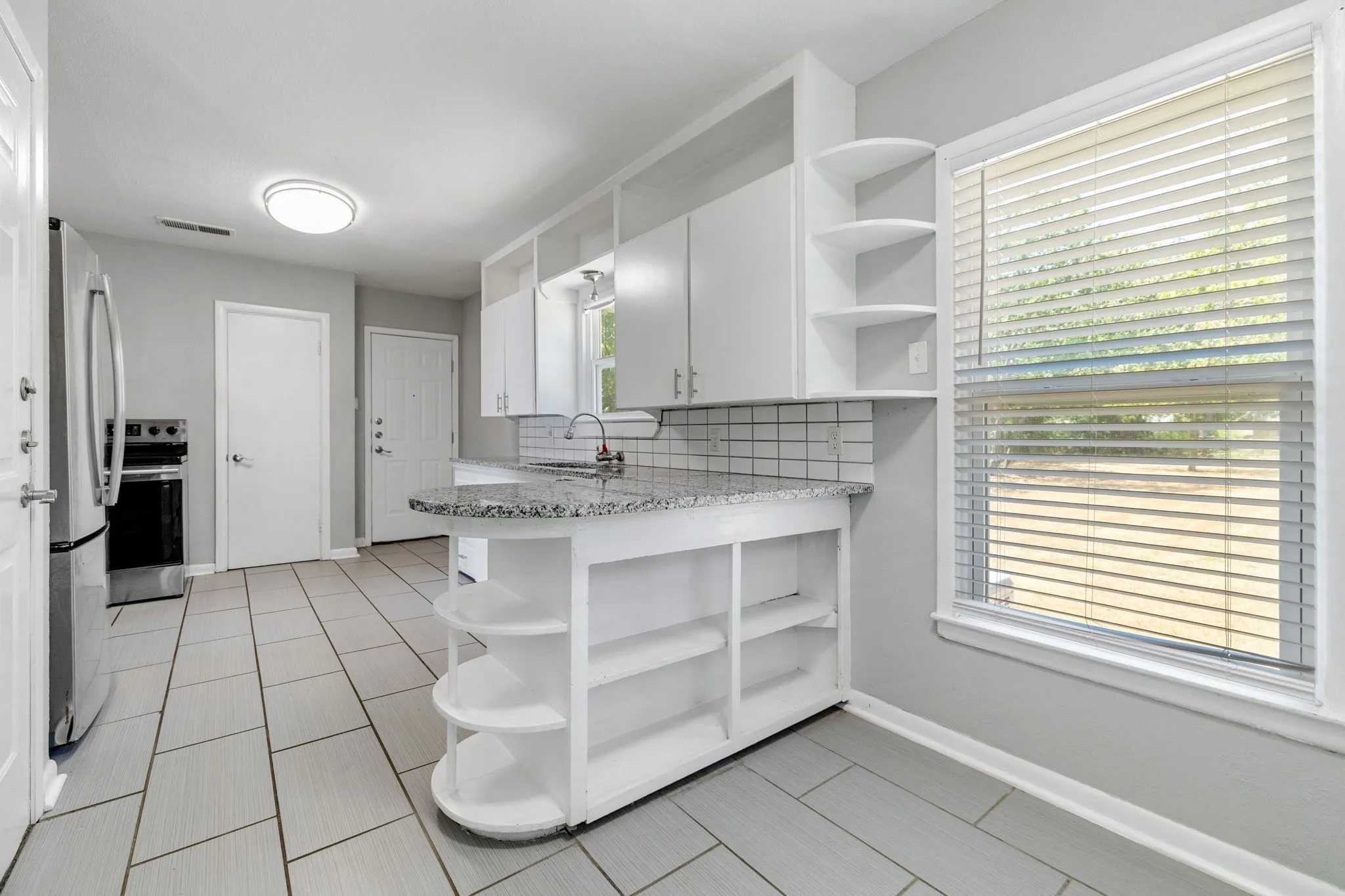 Single Family Residence For Sale in Tarrant County , 3032 Marys Lane, Fort Worth, Texas 76116, 2 Bedroom, 1 Bathroom, 1 Garage spaces, 1,019 Sqft, built in 1952, mls#21350355, Real Estate Agent in Fort Worth, Homes For Sale in Tarrant county, Homes For Sale in Fort Worth, Realtor in Fort Worth Texas, Real Estate Brokerage Independent Realty Texas, Luminita Cordes Realtor