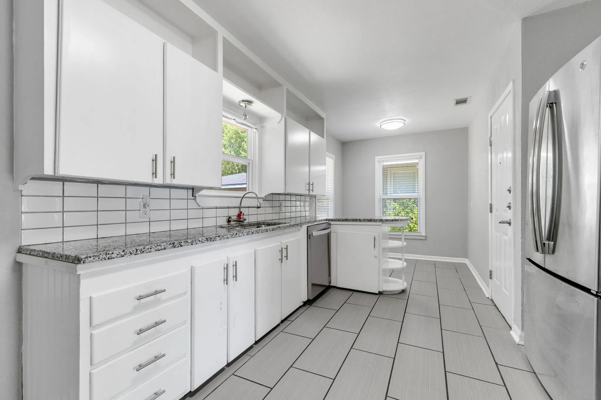 Single Family Residence For Sale in Tarrant County , 3032 Marys Lane, Fort Worth, Texas 76116, 2 Bedroom, 1 Bathroom, 1 Garage spaces, 1,019 Sqft, built in 1952, mls#21350355, Real Estate Agent in Fort Worth, Homes For Sale in Tarrant county, Homes For Sale in Fort Worth, Realtor in Fort Worth Texas, Real Estate Brokerage Independent Realty Texas, Luminita Cordes Realtor