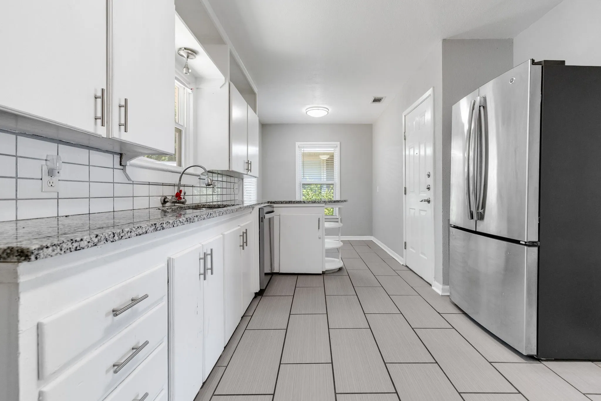 Single Family Residence For Sale in Tarrant County , 3032 Marys Lane, Fort Worth, Texas 76116, 2 Bedroom, 1 Bathroom, 1 Garage spaces, 1,019 Sqft, built in 1952, mls#21350355, Real Estate Agent in Fort Worth, Homes For Sale in Tarrant county, Homes For Sale in Fort Worth, Realtor in Fort Worth Texas, Real Estate Brokerage Independent Realty Texas, Luminita Cordes Realtor