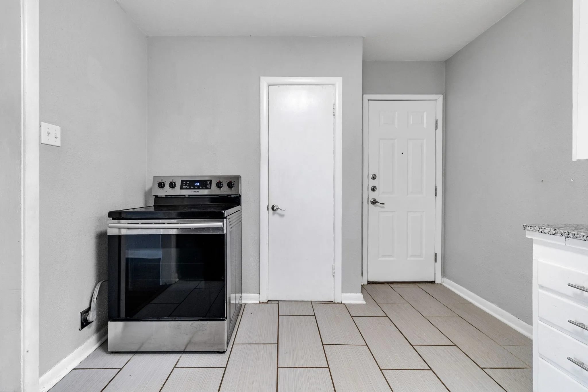 Single Family Residence For Sale in Tarrant County , 3032 Marys Lane, Fort Worth, Texas 76116, 2 Bedroom, 1 Bathroom, 1 Garage spaces, 1,019 Sqft, built in 1952, mls#21350355, Real Estate Agent in Fort Worth, Homes For Sale in Tarrant county, Homes For Sale in Fort Worth, Realtor in Fort Worth Texas, Real Estate Brokerage Independent Realty Texas, Luminita Cordes Realtor