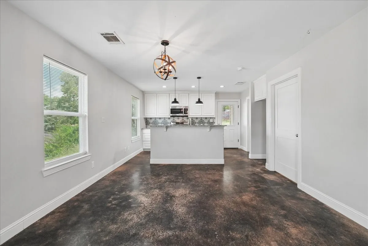 Single Family Residence For Rent in Grayson County , 501 E Day Street, Denison, Texas 75021, 3 Bedroom, 2 Bathroom, Garage spaces, 1,214 Sqft, built in 2022, mls#21358537, Real Estate Agent in Denison, Homes For Rent in Grayson county, Homes For Rent in Denison, Realtor in Denison Texas, Real Estate Brokerage Independent Realty Texas, Luminita Cordes Realtor