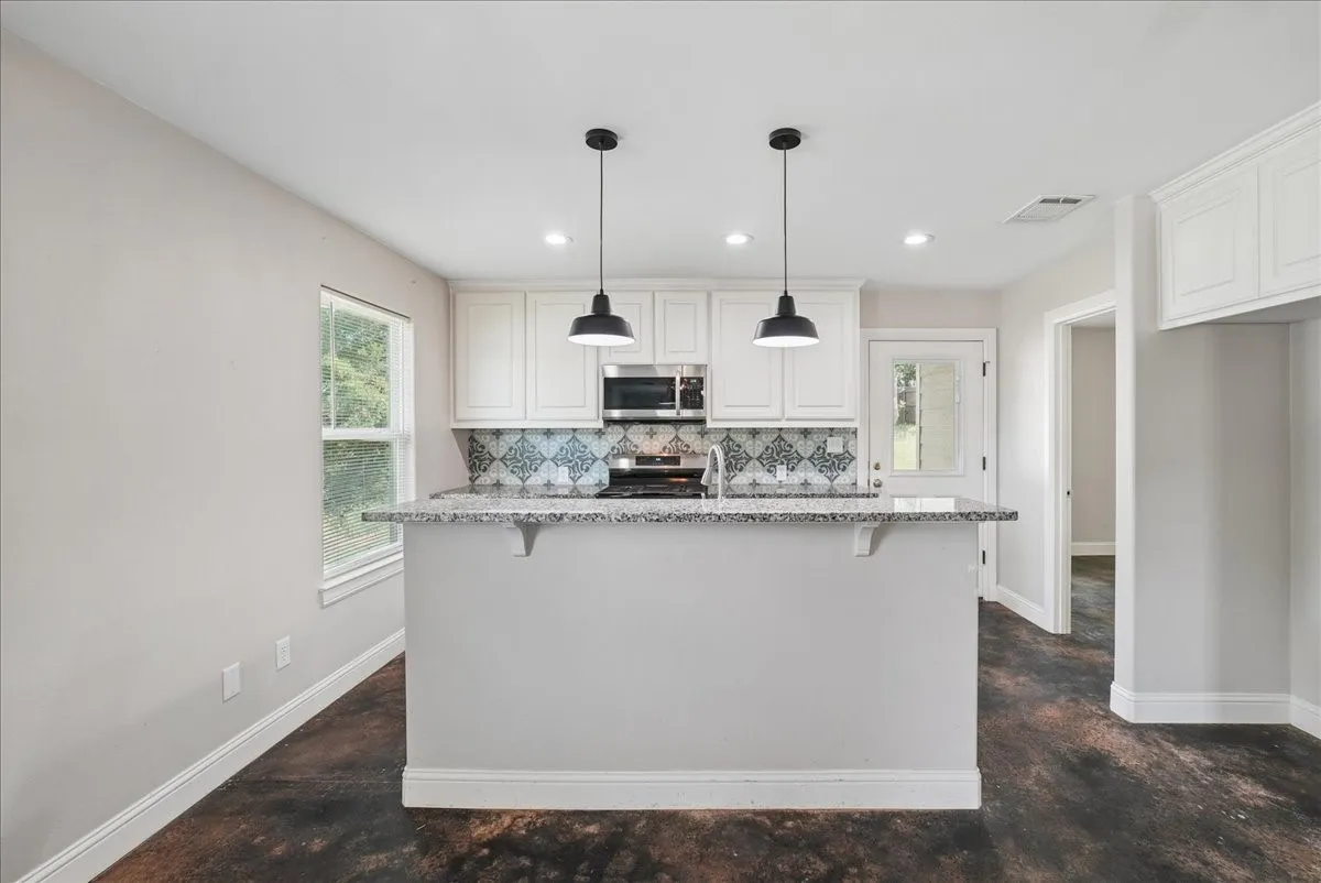Single Family Residence For Rent in Grayson County , 501 E Day Street, Denison, Texas 75021, 3 Bedroom, 2 Bathroom, Garage spaces, 1,214 Sqft, built in 2022, mls#21358537, Real Estate Agent in Denison, Homes For Rent in Grayson county, Homes For Rent in Denison, Realtor in Denison Texas, Real Estate Brokerage Independent Realty Texas, Luminita Cordes Realtor