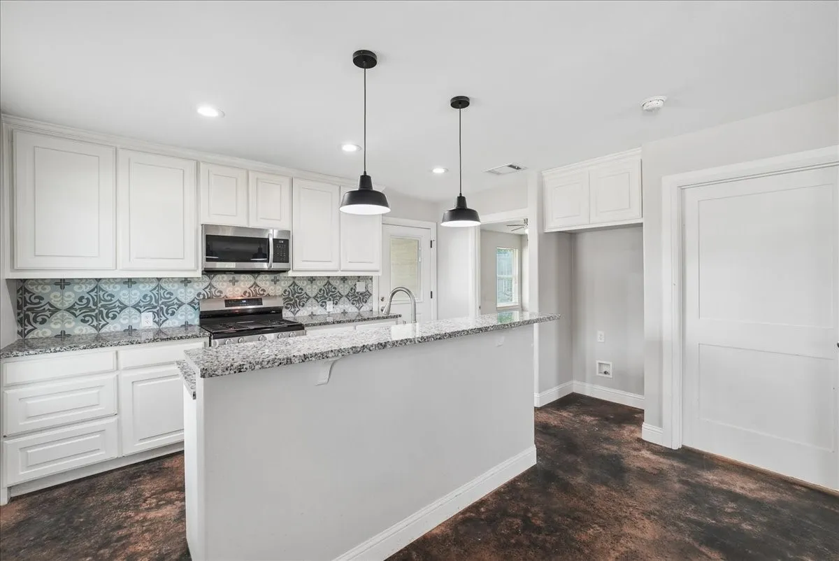 Single Family Residence For Rent in Grayson County , 501 E Day Street, Denison, Texas 75021, 3 Bedroom, 2 Bathroom, Garage spaces, 1,214 Sqft, built in 2022, mls#21358537, Real Estate Agent in Denison, Homes For Rent in Grayson county, Homes For Rent in Denison, Realtor in Denison Texas, Real Estate Brokerage Independent Realty Texas, Luminita Cordes Realtor