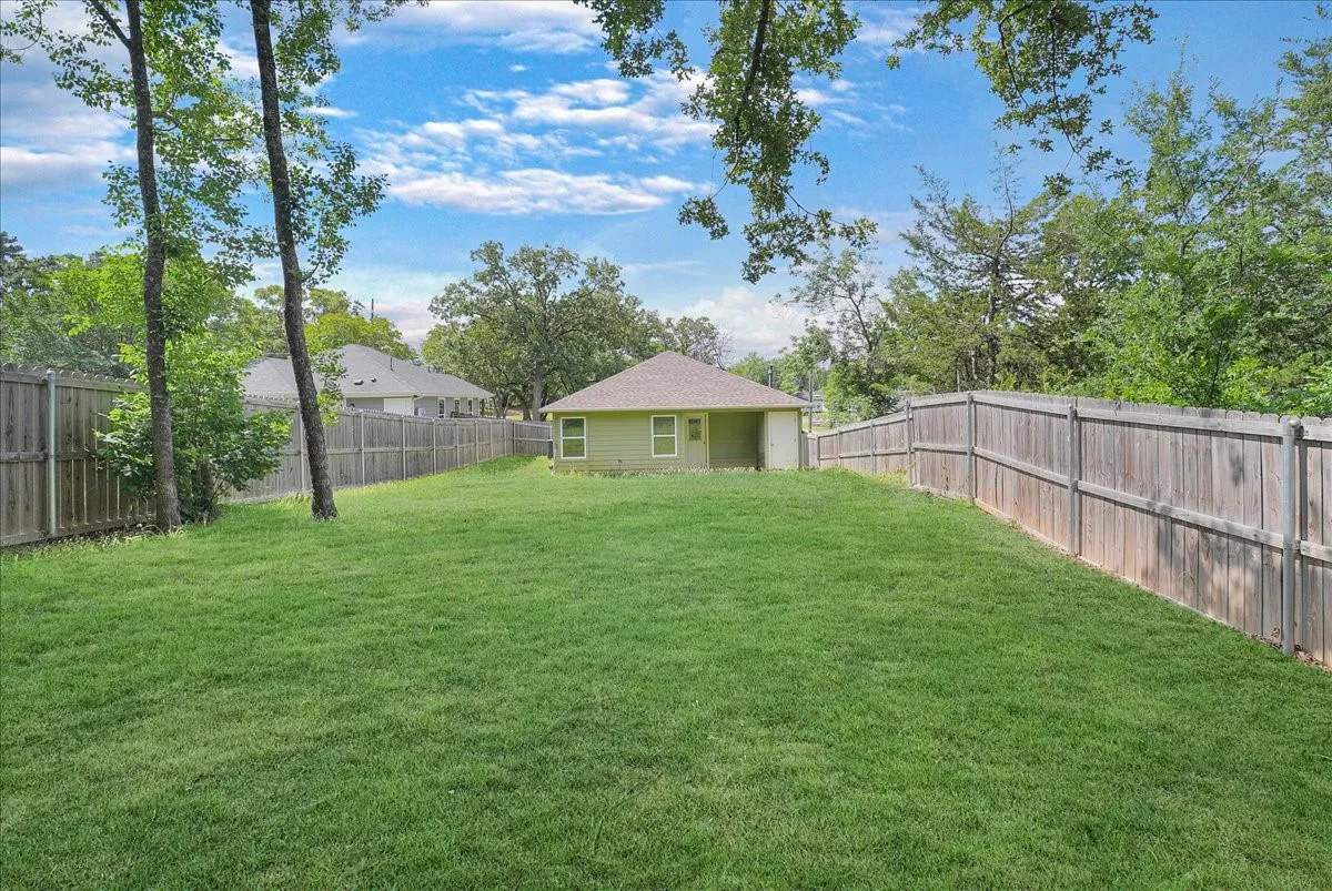 Single Family Residence For Rent in Grayson County , 501 E Day Street, Denison, Texas 75021, 3 Bedroom, 2 Bathroom, Garage spaces, 1,214 Sqft, built in 2022, mls#21358537, Real Estate Agent in Denison, Homes For Rent in Grayson county, Homes For Rent in Denison, Realtor in Denison Texas, Real Estate Brokerage Independent Realty Texas, Luminita Cordes Realtor