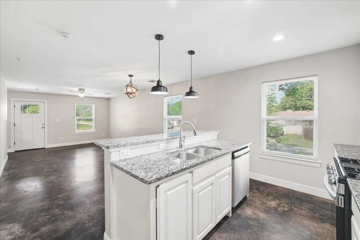 Single Family Residence For Rent in Grayson County , 501 E Day Street, Denison, Texas 75021, 3 Bedroom, 2 Bathroom, Garage spaces, 1,214 Sqft, built in 2022, mls#21358537, Real Estate Agent in Denison, Homes For Rent in Grayson county, Homes For Rent in Denison, Realtor in Denison Texas, Real Estate Brokerage Independent Realty Texas, Luminita Cordes Realtor